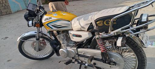 سلام عليكم تايكر 2025ختم 2024 دراجه مامطخوخ برغي بيها تايرات تخم جدد ثنين دراجه فول نضافه بس فقط بيها يده بريك امام معوج ومازه برغي بل صفحه مال مازده واكع لايت فقط مكاني ديالئ ناحيه وجهيه مكلف بالنشر رقم صاحب الدراجة ر***********
