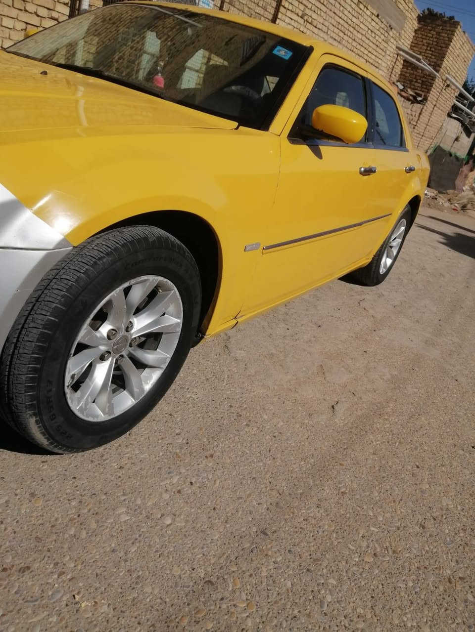 سلام عليكم وبامه 10 صل لبيع بسمي مدوره ثاني يوم مكفوله من ضربه وتبديل سياره كنديه تيرات جدد مكينه وكير خير من الله مصفره هيءه وغرامات خطه نصريه زبير جديد خطه سعر 105 وبيه مجال لشراي مكان سياره لعماره لمجر ستفسار ***********
