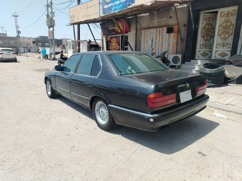 السلام عليكم لبيع BMW 730 موديل 93 سنويه 2028 نجف مشروع وطني سيارة كير مكينه تبريد كفاله كهربايات شغاله كلها تخم تاير حداديه 80٪ البدي مابيه ضربه صبغ موجود تجي تحكم بعينك احلى من صور سيارة ستفسار خاص لو تصال رقم *********** السلمان, المثنى
