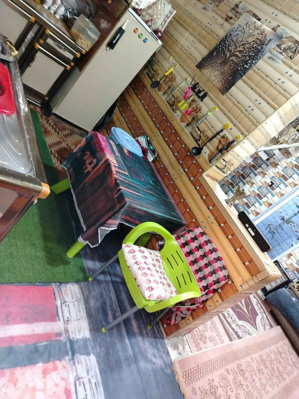 سلام عليكم 
دار زراعي سند 25 للبيع 100م يحتوي على استقبال وصاله ومطبخ وغرفه وصاله صغير بالطابق الثاني وصحيات داخليه و خارجيه الاستفسار الاتصال ع الرقم ***********
العنوان بستان الخصيمه
