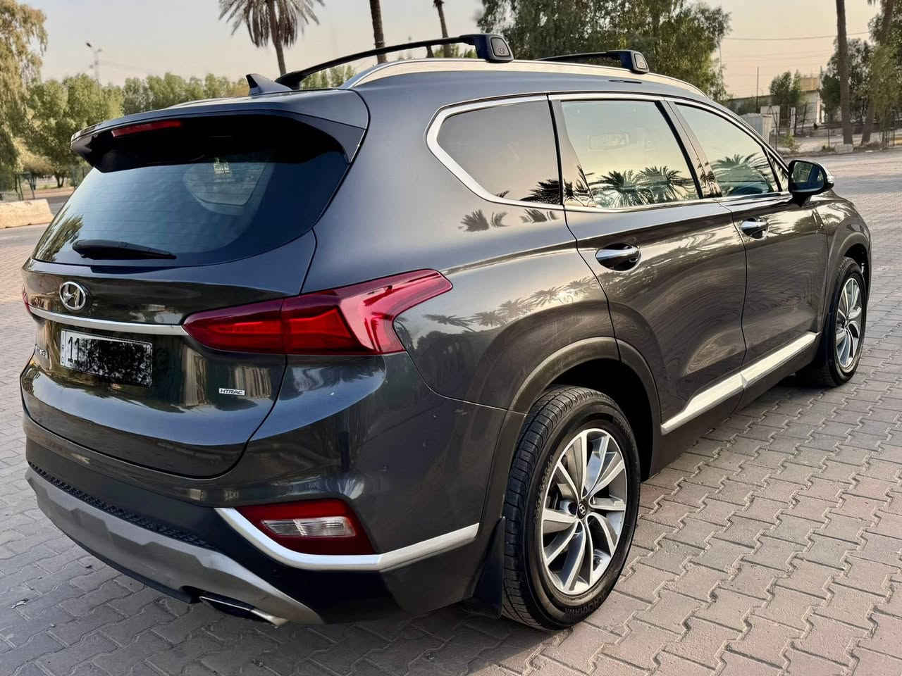 🚗 للبيع — هيونداي سنتافي 2020 — وارد أمريكي — أعلى فئة (فل كامل)
▪️ موديل: 2020�▪️ وارد: أمريكي�▪️ المحرك: 2000 تيربو�▪️ الممشى: 50 ألف ميل�▪️ الدفع: HTRAC (دبل)�▪️ الفئة: فول مواصفات / أعلى فئة�▪️ سقف بانوراما�▪️ داخلية جلد فاخرة�▪️ شاشة متعددة الاستخدامات�▪️ تشغيل وفتح بصمة�▪️ تحكم من المقود�▪️ جنوط وكالة�▪️ السيارة نظيفة جداً واستعمال مرتب
سيارة عائلية مريحة، أداء قوي مع محرك التيربو، جاهزة للفحص وما تحتاج مصروف.�📍الموقع: (بغداد / الكاظميه )�💰السعر: (185 ورقه ) —قفل


**إذا كنت صاحب هذا الإعلان وتريد حذفه لأي سبب، رجاءا أرسل رسالة إلى الدعم الفني**