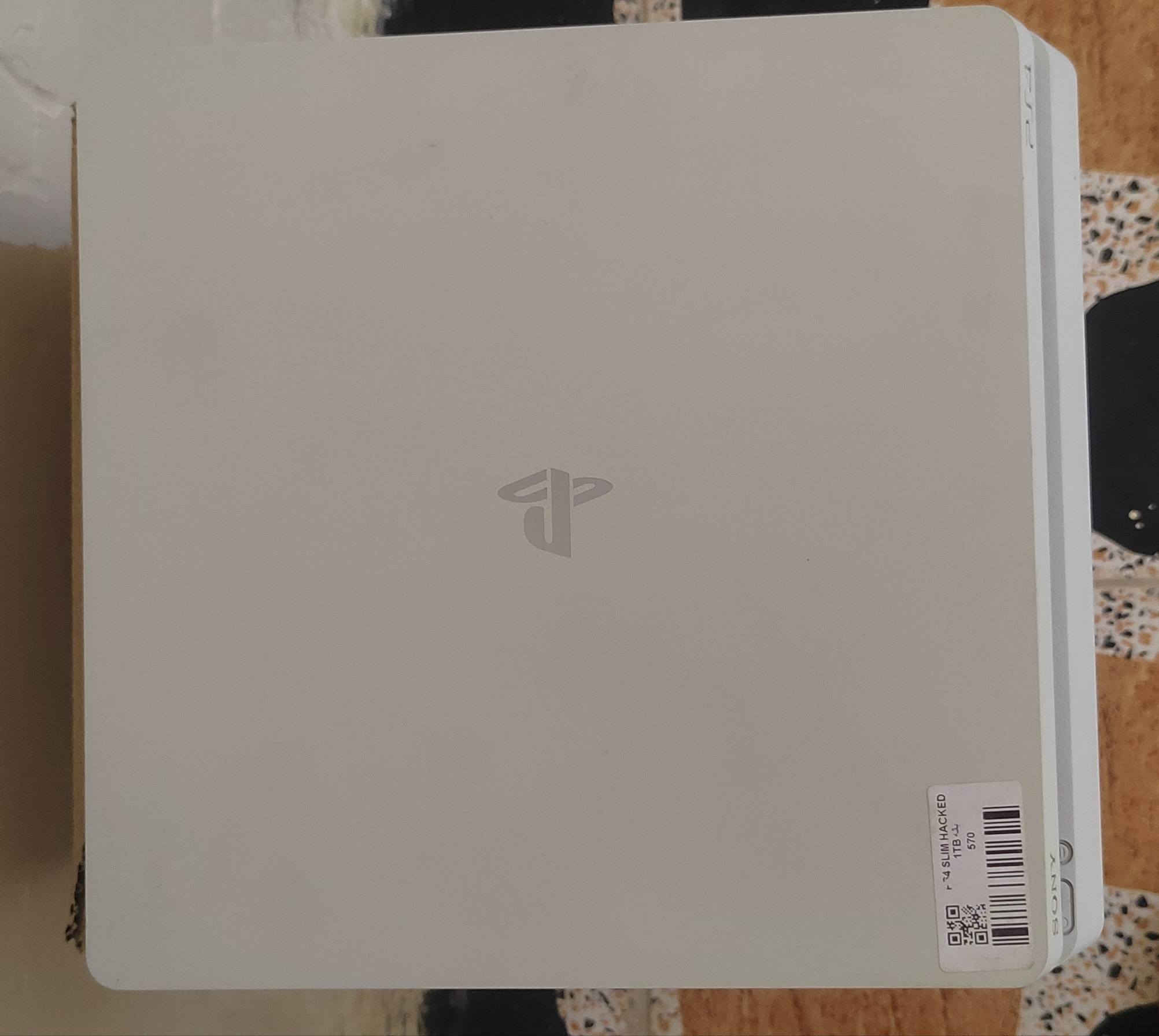 بلي 4 برو مهكر
لامفتوح ولا مصلح لوك ستيكر 
جويستكات تجاري جدد ثنين وباقي كيبلاته
واحد تيره النظام 12.50

كل هذا ب 275 مكاني بغداد  توصيل ما عدي وتساب ***********
