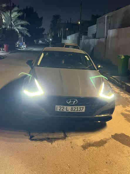 السلام عليكم 
سوناتا 2021 لون سمنتي 
ترهم مراوس حسب القناعه 
محرك 2500المرغوب
موتصفات عاديه 
حادثها ب امريكا بنيد وباب خلف السائق وبل العراق جاملغات اماميه ثنين وباب السائق السياره ماشيه 106
رقم اربيل الجديد انكليزي مميز 
تايرات صدر امامي خلفي خير من الله 
للستفسار ***********سيد غسان ابو حسن مكان الشعب
