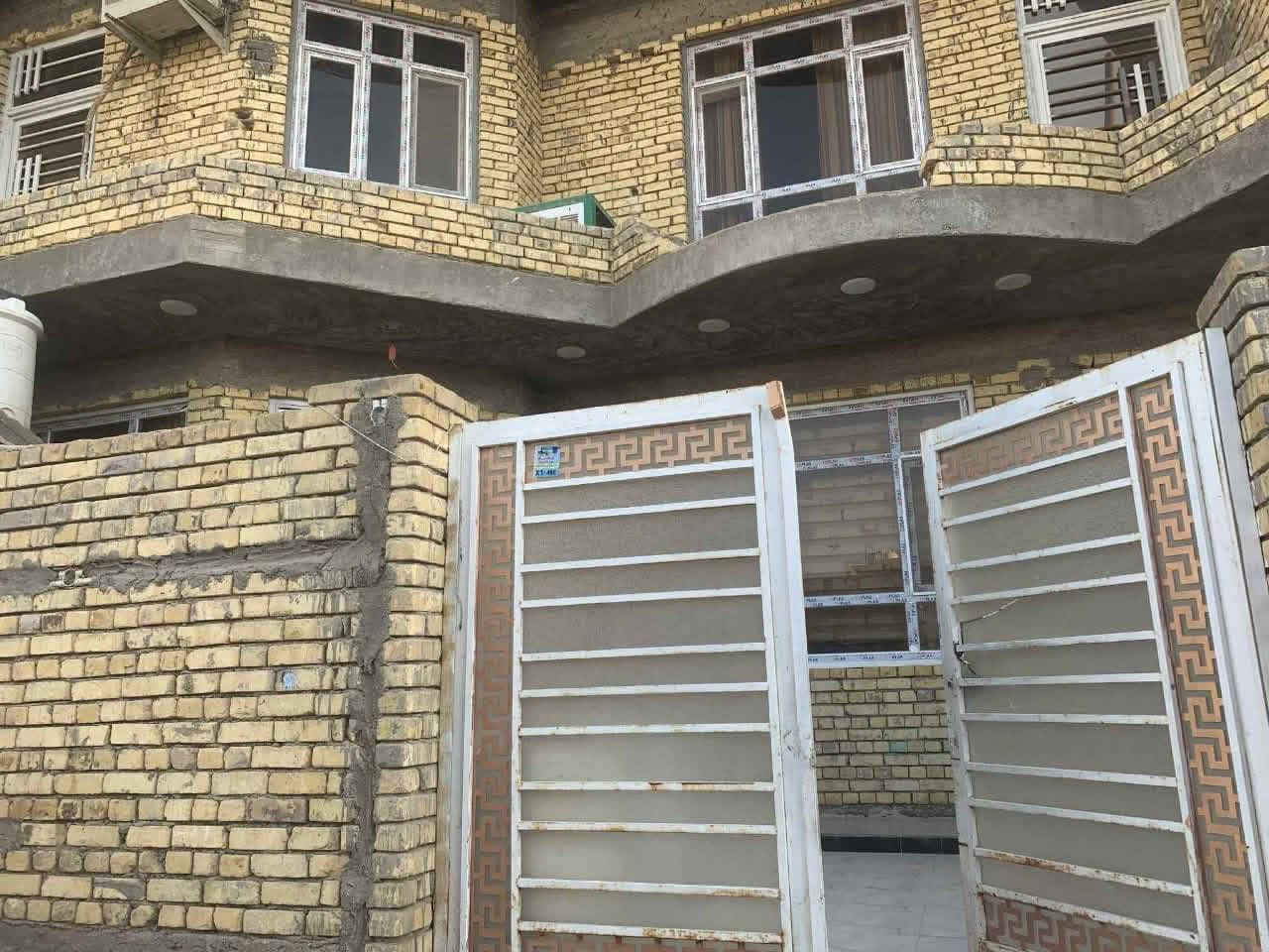 � بيت حديث البناء للبيع – الخاجية
📍 المساحة: 200 متر
📍 الموقع: منطقة قريبة جداً من المدرسة الصينية

🔹 تفاصيل الطابق الأول:

 • غرفتان نوم
 • صالة + هول واسع
 • مطبخ حار و بارد
 • مجموعة صحية

🔹 تفاصيل الطابق الثاني:

 • أربع غرف نوم
 • صحيات فوك وجوه 
 • مساحة خارجية (مكان خارجي)

💰 السعر: 250

📞 للتواصل والاستفسار: ……***********
