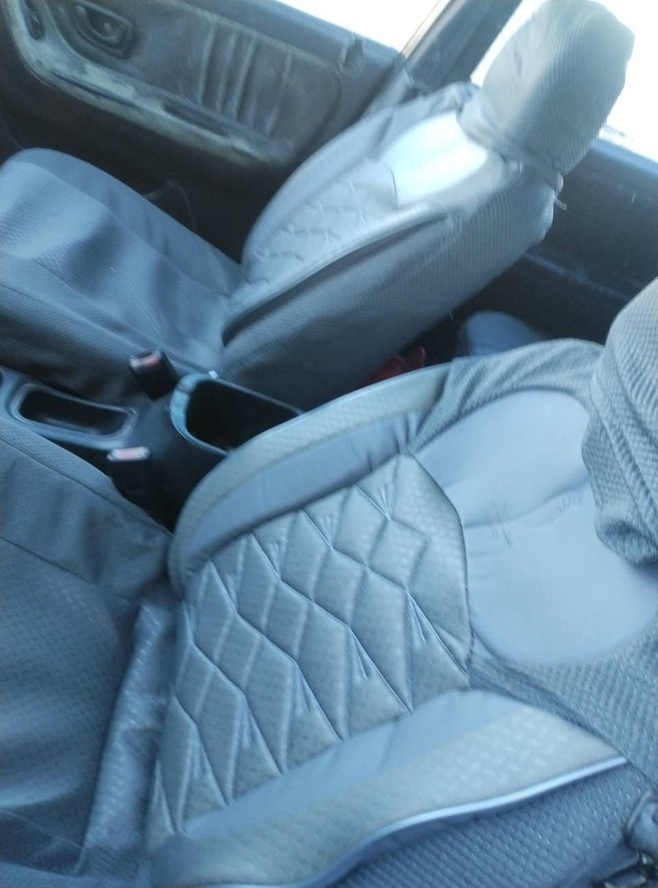 السلام عليكم من رخصة المسؤل سوناتا 2 موديل 95باسمي تحويل ثاني يوم رقم بغداد كير ومحرك خير من الله تخم تاير والكشر كدامك السعر 38وبي مجال للاتصال ***********
