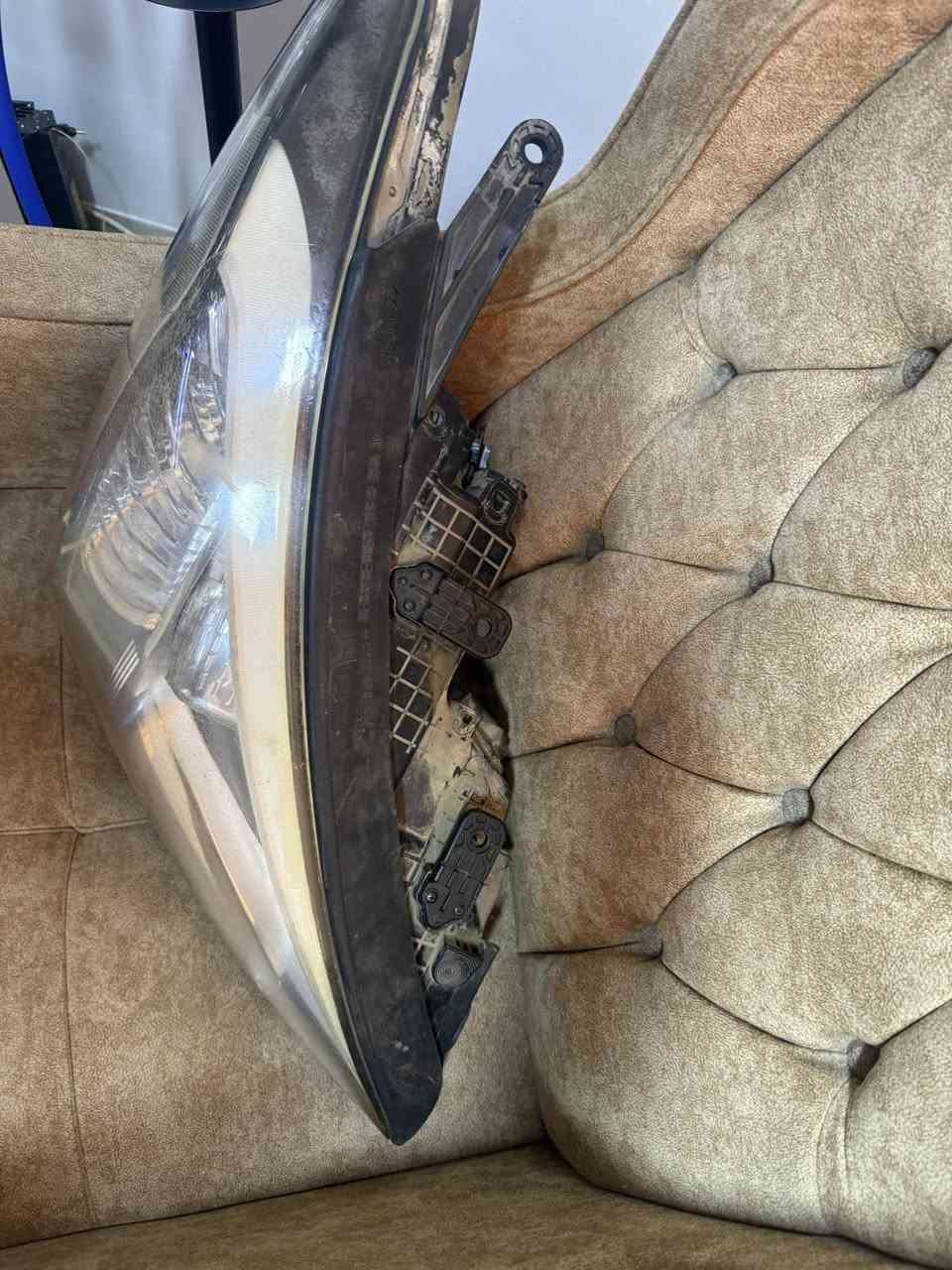 السلام عليكم غراض سنتافي
لايت سنتافي مضلع
جهة السائق 
اصلي وكلش نظيف 
ومراية جانبية اصلي خليجي الجهتين للبيع 
اللايت سعرة 100 آلف المرايات ثنينهم ب 40 الف 
ابيعهم سوة 
مكاني بغداد مجمع بسماية السكني 
رقمي ***********
