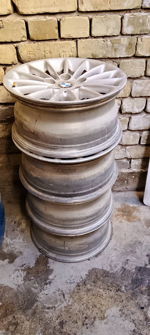 ويل BMW بي أم دبليو 46E العدد 4
السعر 250 الف  بينهم مجال بسيط مكاني كربلاء
***********
