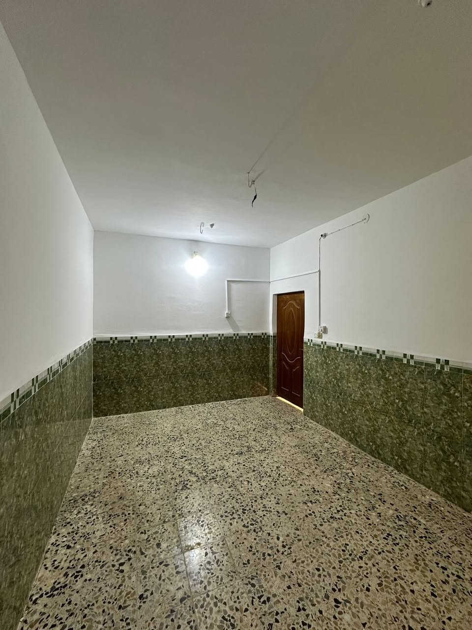 50 متر حي السلام خلف شارع المطبات 
*********** واتساب متوفر
