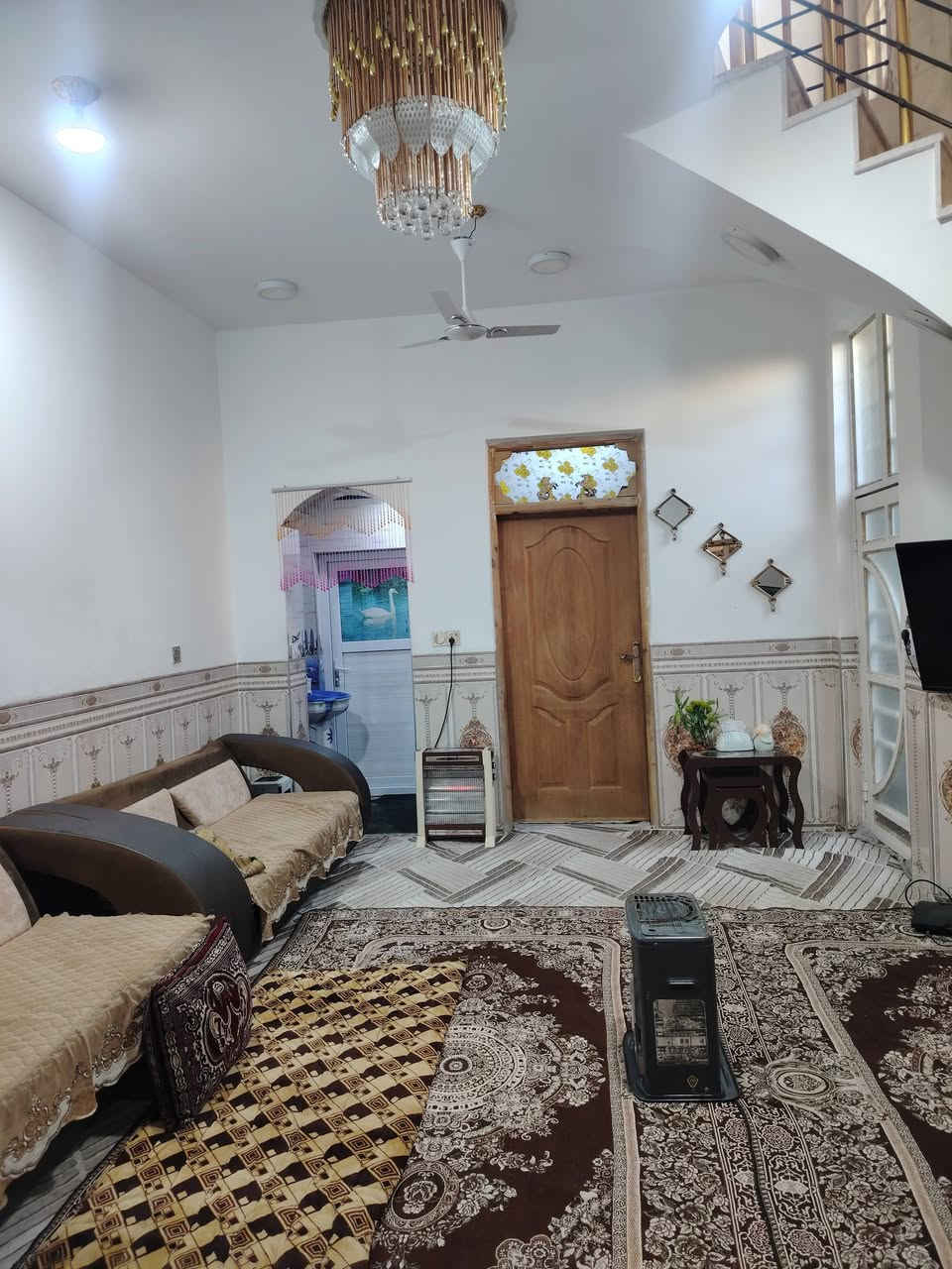 ياالله دار للبيع مساحه ١٢٠متر حي ميسان منطقه ٢٣

طابو صرف شارع ١٢ حرف T مواصفات الدار طابقين صب

شغل جناي غرف نوم عدد3 صالات عدد2 استقبال ومطبخ

وصحيات عدد٣ السعر ١٦٢ مليون مع المجال القليل

الاستفسار *********** واتساب بلخدمه مكتب

الجبوري للعقار & & & & & & & & & & & & & & &
