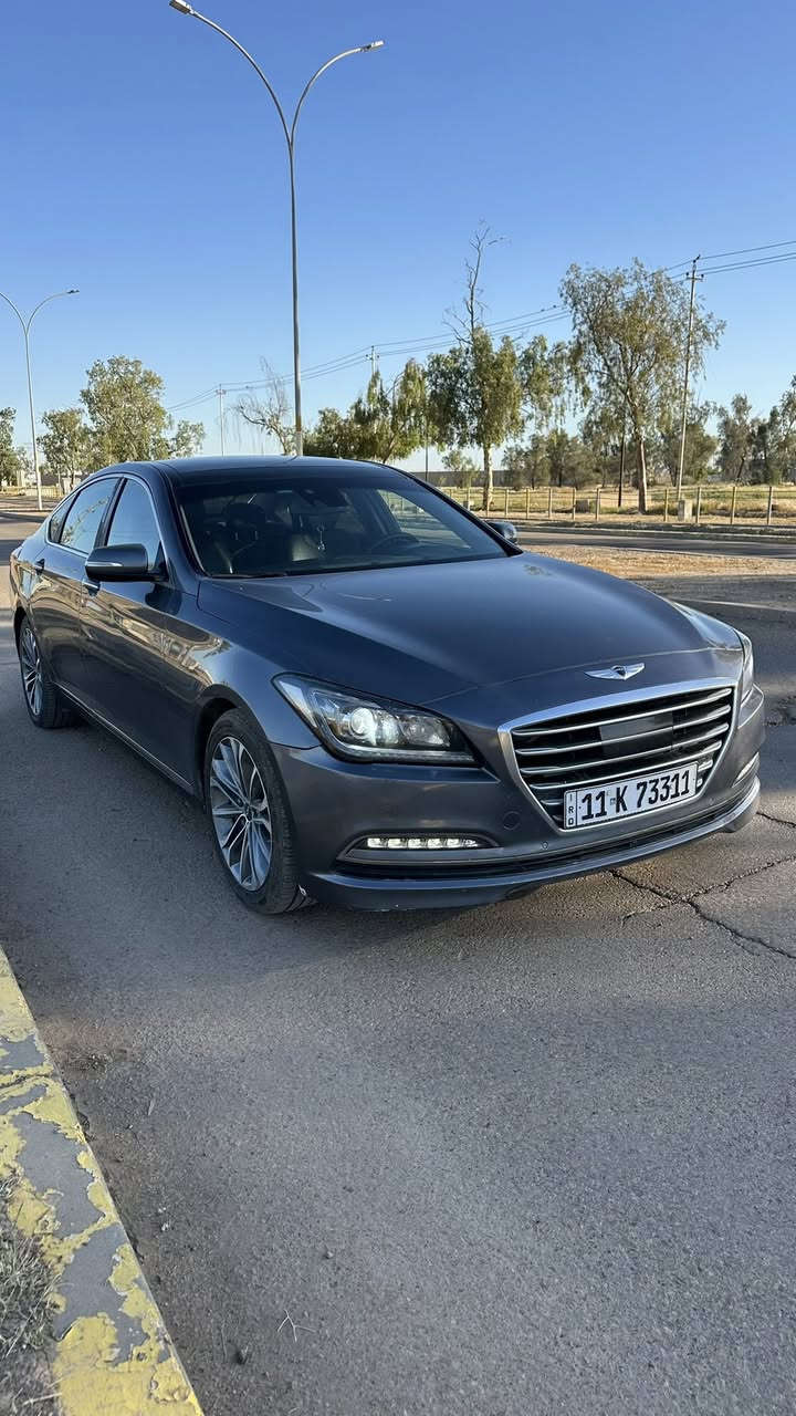 2015 g80
باسمي 
ما بيها حادث بس بيها صبغ بدون معجون وبيها بارديين
*********** 
حلة
