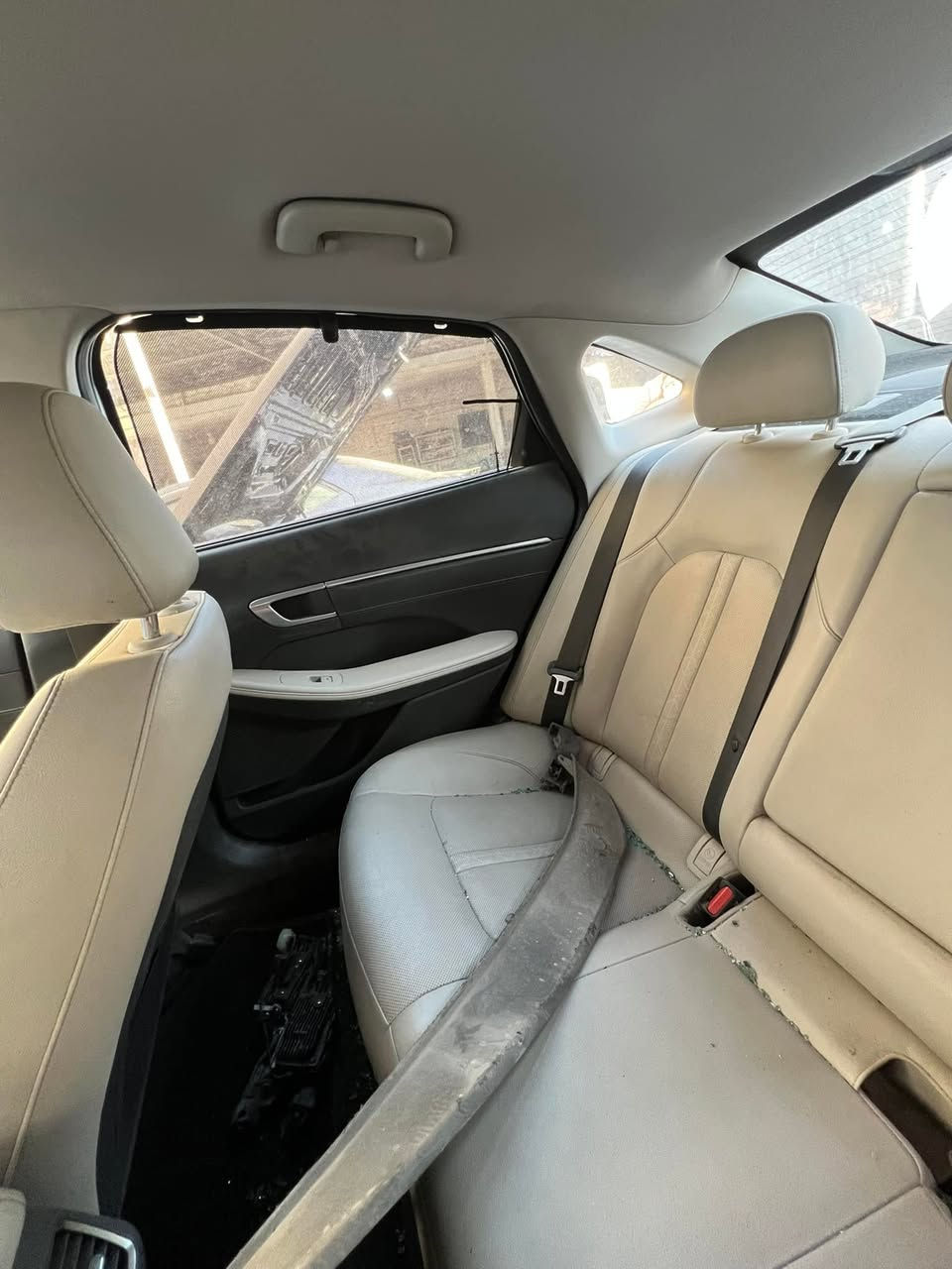 سونات موديل ٢٢ وارد امريكي رقم بغداد 
- محرك 4 سلندر 2000 مع محرك كهرباء
قماره الواح شمسيه
4كامرات محيطيه 360 درجه
شاشة كبيرة 
تبريد قطعتين امامي خلفي 
لايت زنون 4 عدسات -  
سستم صوت متكامل 12 سماعة (bose) 
دوتو شو !
تحكم ستيرن جهتين مع شفتات الكير بالستيرن
بصمة 2 باب لمس + بصمة تشغيل 
رادرات امامي وخلفي وجانبي  
كشنات كهرباء و جلد -تدفئ + تبريد
اشارة بالمريا الجانبية+مري قلاب
صندوق ذكي يفتح عند الاقتراب 
ويل كب كروم رياضي شبح 
شاحن لاسلكي 
اوتوهولد 
سايد بريك بصمة 
(4) انظمة قيادة مع 4 كامرات رؤية 360 درجة 
كير دكم بيانو
نظام خروج الامن عند فتح الابواب لتفادي مرور السيارات قرب الابواب الجانبيه
نظام محافظه على المسار 
إضاءة ترحيب عن الدخول
اوتو بريك عند  الرجوع الى خلف في حال وجود سياره او شخص والى الامام 
حساسات امامي خلفي
تشغيل عن بعد وتتقدم وتترجع بالبصمه
شاشت الدشبول دجتل الكتروني
ابيعها على ضربتها ***********
