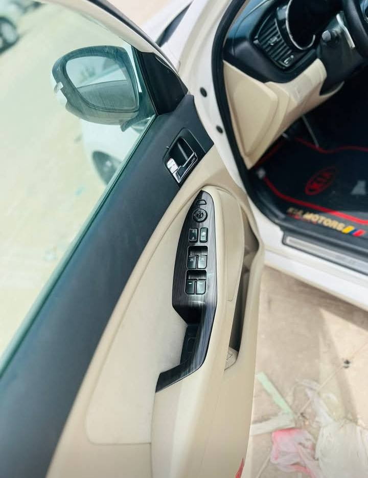 السلام عليكم اوبتما 2011 خليجي  محرك 2000 فول مواصفات بصمه بانوراما تحكم استيرن جهتين شفتات استيرن شاشه كبيره كامره خلفيه تبريد قطعتين رقم بغداد الدولي ماشية 180 تخم تاير جديد حداديه جديده  مكفوله من الصبغ والتبديل بيها بارد فقط السونار موجود بالمنشور بـ 123 وبيها مجال مكاني حلة مركز المدينه ***********
