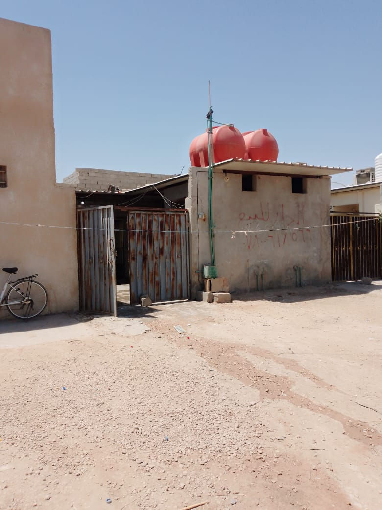 السلام عليكم  بيت للبيع  ١٠٠ متر بطويريج منطقه البياش فرع  مقابيل محكمه الرجيبه البيت اسهم  بسمي  ***********
