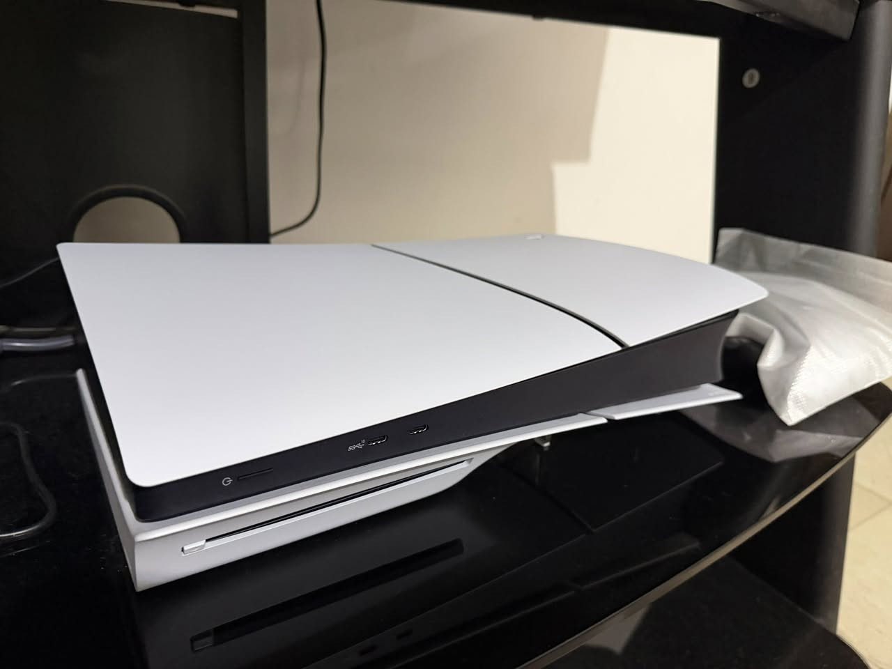 السلام عليكم بلي ستيشن 5 جهاز جديد جدا نظافه ميه بالميه تاريخ الشراء موجود بالوصل
27/2/2026 مع ubs اصلي سعره 100 الف مع حساب اشتراك سنه يتحولك بحسابك تجيني للبيت وتخلي بحسابك حساب بريميوم اعلى شي ابو 150 دولار مع قرص gta السعر مع الحساب وال ubs ب 850 الف وبي مجال جدا قليل الشراي يراسلني الجهاز صارله اقل الشهر عندي كلهن جدد


**إذا كنت صاحب هذا الإعلان وتريد حذفه لأي سبب، رجاءا أرسل رسالة إلى الدعم الفني**