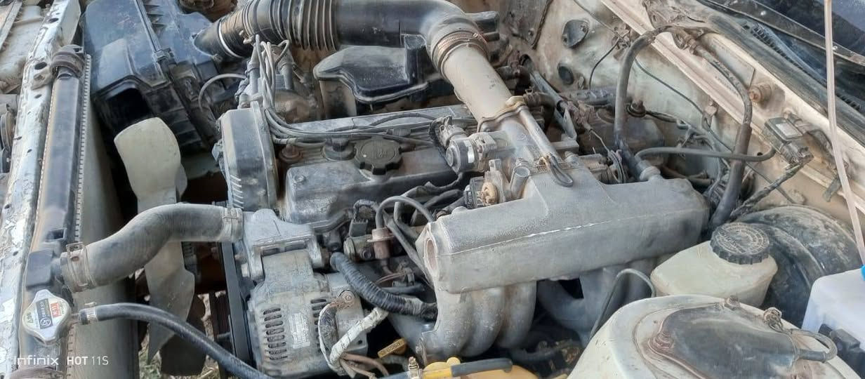 مارك عظم موديل 92 مكفوله كص ونقل وضربه السياره رقم انبار سنويه كارتونيه ساقطه ب20 تدخل هسه بمحافظتك وتداور بالانبار السياره مكينه ونجي خير من الله كهربائيات كلها شغاله  وياها 4 ابوب و وياها حداديه كامله امامي وخلفي ماشاداهن السعر 25 قفل ***********
