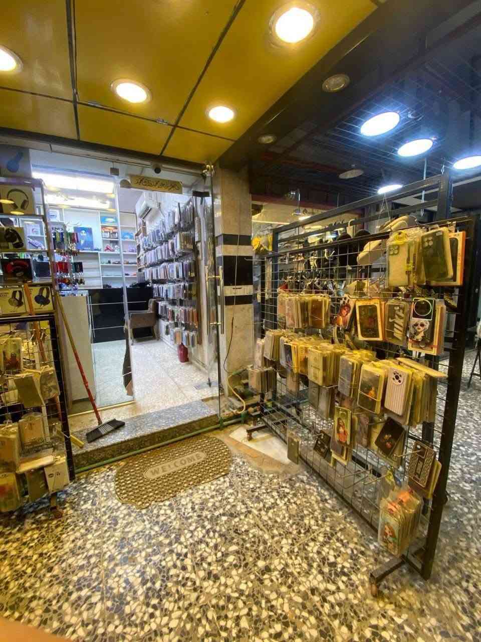 السلام عليكم حبايب عدنه محل معروض للبيع كامل مكمل تجي اشوف السجلات مال المحل والمحل شغال خير من الله حته حمام امسوي بي فوكاك جم نسائي وبصفك صالون ومطعم وصيرفه وبصفك مدخل مال سوك الشهداء وأمانت الله ورسوله سبب البيع ضروف خاصه المحل مو سر قفليه ايجار شهري وتريده هوه وغراضه تريد شلعت رجل  منطقت الامين الثانيه شارع النواب. التواصل واتساب فقط
***********
