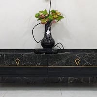 ميز بلازما • ميز تلفزيون • مودرن • تصميم أنيق • لون رخامي أسود • لمسات...