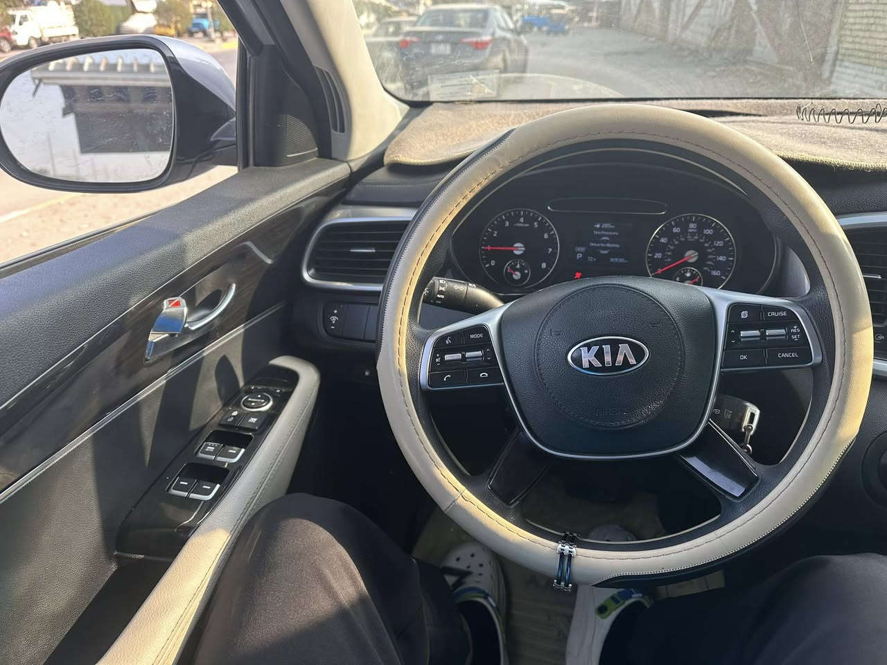 للبيع
سورنتو سلفر 2019 محدثه 20
4سلندر 
7راكب
فول نضافه ما ماشيه  زيرو من البييت للدوام 
حادثها جاملغ مبدل نسخه طبق الاصل واللون
للاستفسار  ***********
سعرها 230 وبيها مجال شي بسيط
