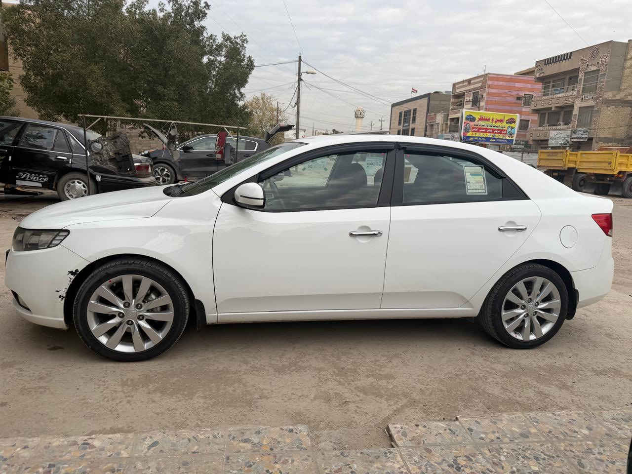 كيا سيراتو 2011 فول مواصفات خليجية كفالة عامة من الصبغ حتى الدعاميات ما عدا بيها صبغ بالباب الخلفي على كد شبر محرك وكير كفالة عامة حجم المحرك 1600 تبريد ثلج تخم تاير جديد صدر جديد سيارة جاهزة من كلشي سنوية وهزة جديدة تحويل ثاني يوم رقم سليمانية السعر 108 وبيها مجال بسيط مكاني بغداد الدورة ابو الطيارة الاتصال ***********
