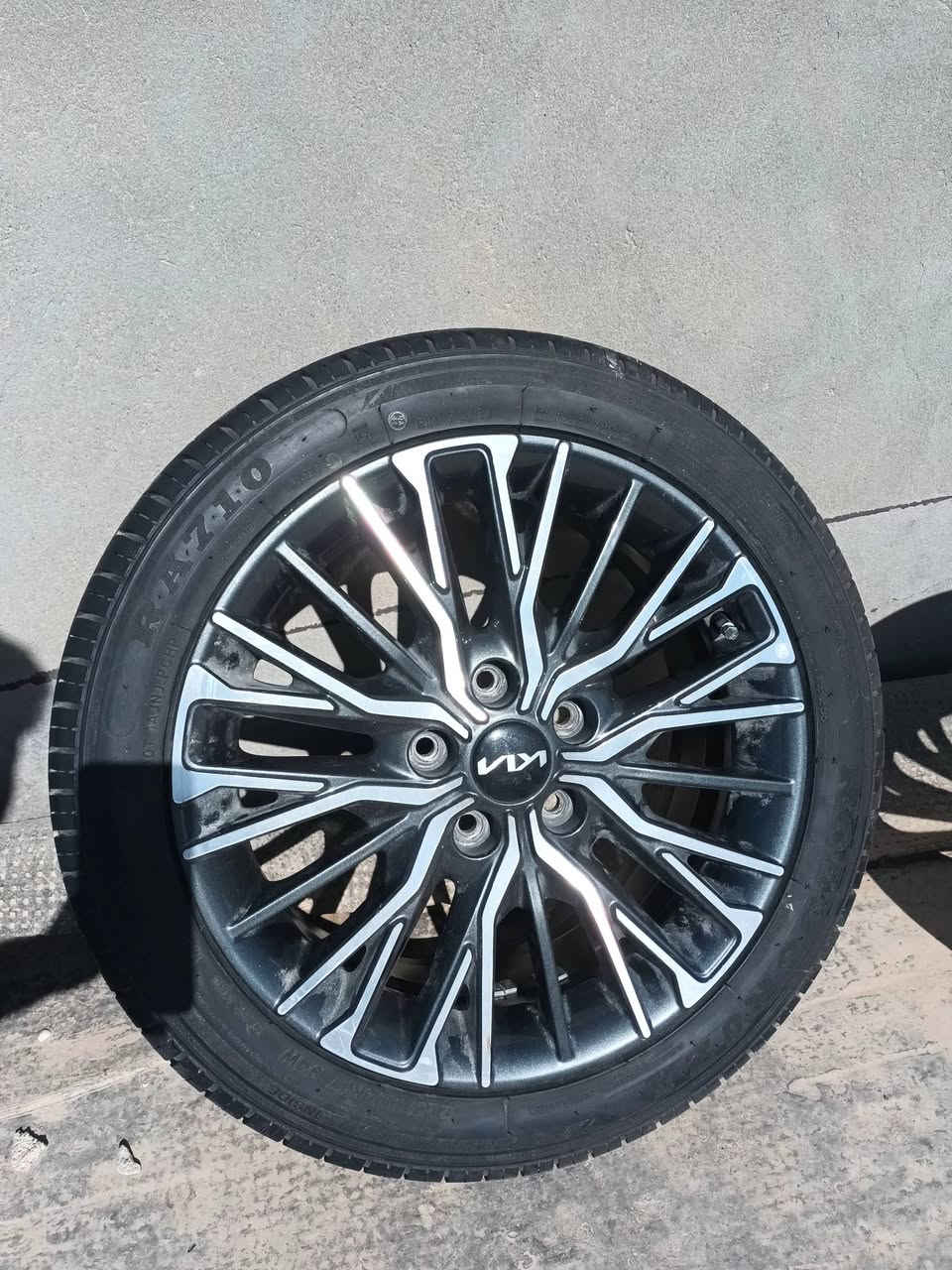 سلام عليكم أخوان 
 تخم ويل قياس 17 + 3 تايرات 225/45/17 
تايرات إنتاج 2025 الأسابيع الأخيرة 

***********
