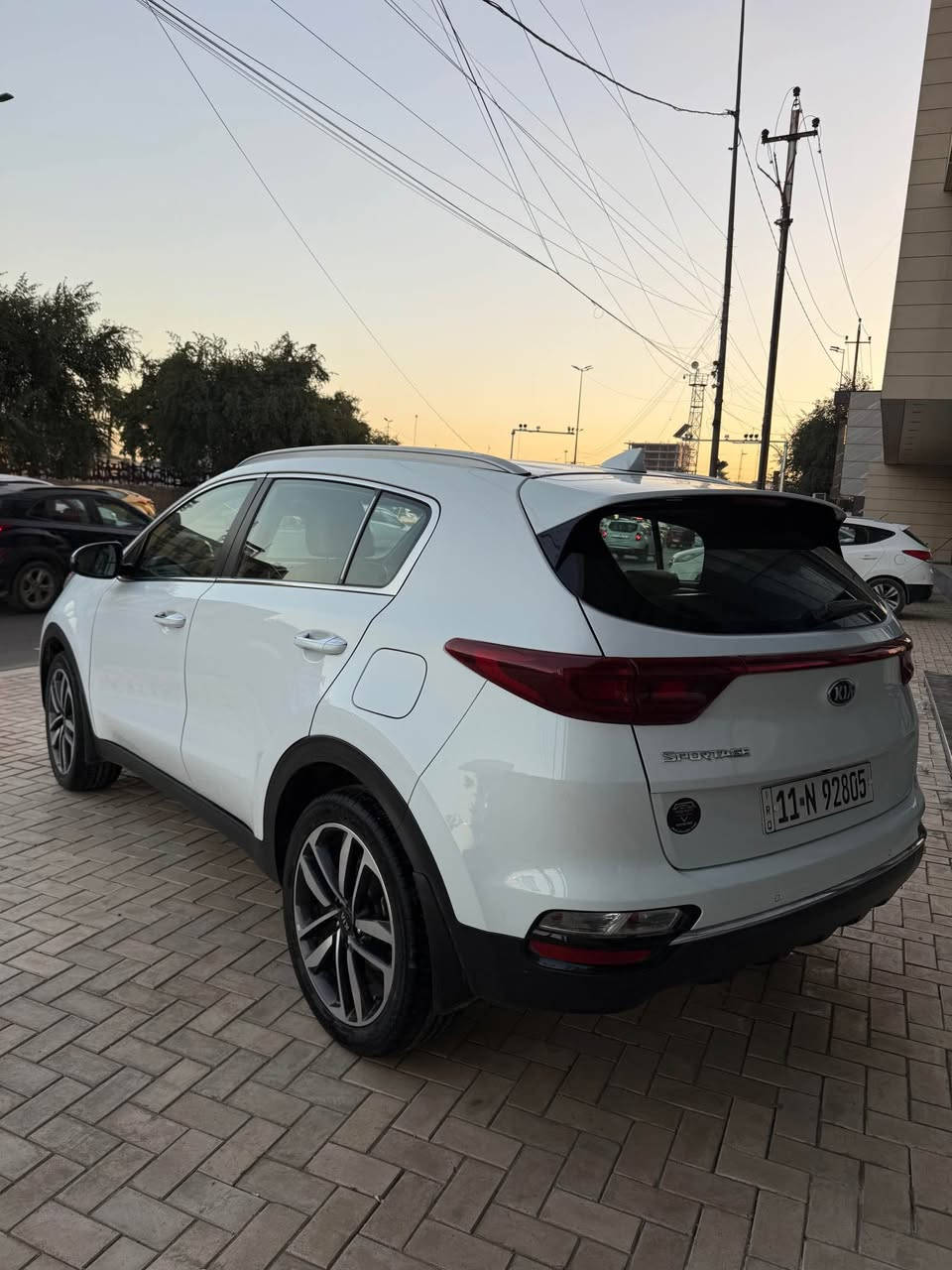 السلام عليكم 
سبورتج 2020 مكينة 2000 دوش مواصفات عادية 
داخل لونين تبريد قطعتين كامرة خلفية دوارة 
شاشة اريل نفكيشن 
السعر 190 وبيها مجال
بغداد الكرادة 
*********** بغداد, العراق
