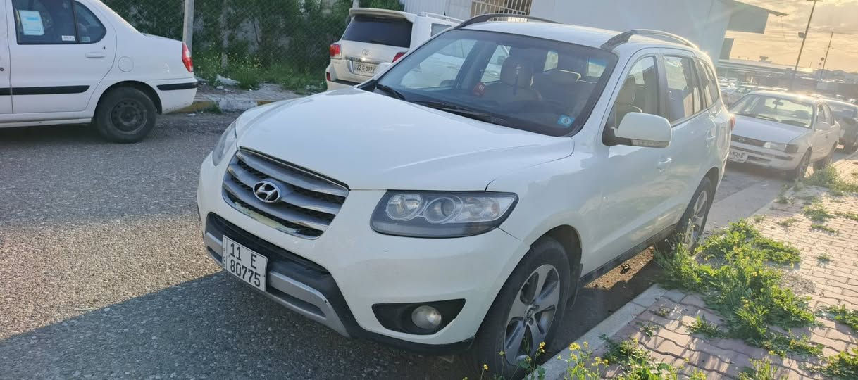 سنتافي ٢٠١٢محرك سته سبعه راكب كير مكينه شرط مامفتوح سنويه مشروع وطني تبريد شغال سياره واكعه علي قمريه سقف بدون صبغ بس تعديل بارد تكم دواخل سليمه مكفولة من امامي منل خلف سياره مصبوغ حزام سعر ١٠٥ رقم ***********
