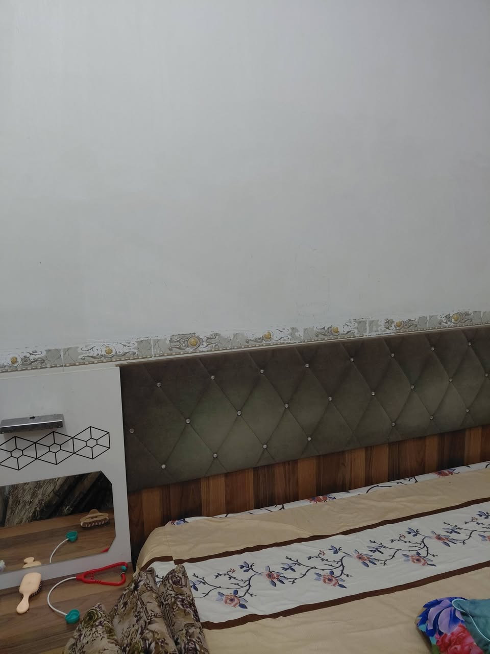 غراض للبيع نضيفه جدا للتواصل متوفر *********** عادي واتساب
