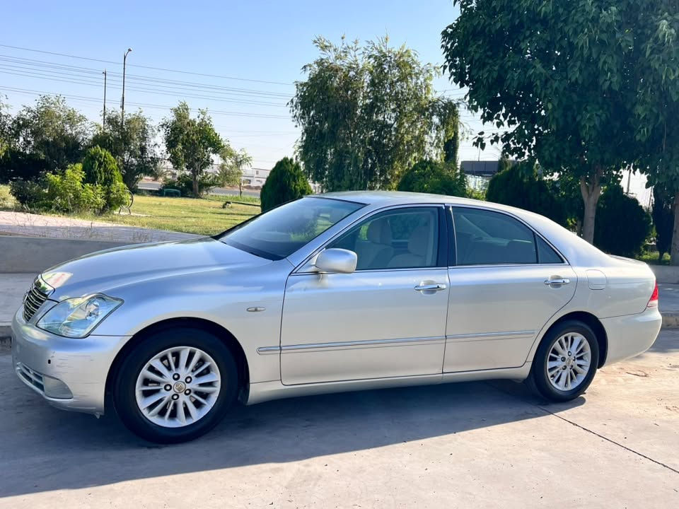 شاهینە ڕۆیاڵ 2005 مـوس ✅مجال54$
کۆدی بۆ کراوە  ناو زەرد 180
گێڕ و مەکینە بچوک  بێ دوکەڵ  بەصمە 
2 دوگمە شاشەو کامیرە تراکشن و مۆدی ناو بەفر
یەک پارچە بۆیاغ اوروپا  بێ دەعم و لێدراو 
تبرید سارد و گەرم بەشەرت جامی هەڵگیراوە
هندر بریکی بەستراوە  تایەی تازەیە رۆنی تازەیە 
بە دوای نوقسانی مەگەڕێ 
گۆڕینەوەش لەسەر دڵگرتن 
شوێن :کەلار سمود 
***********
