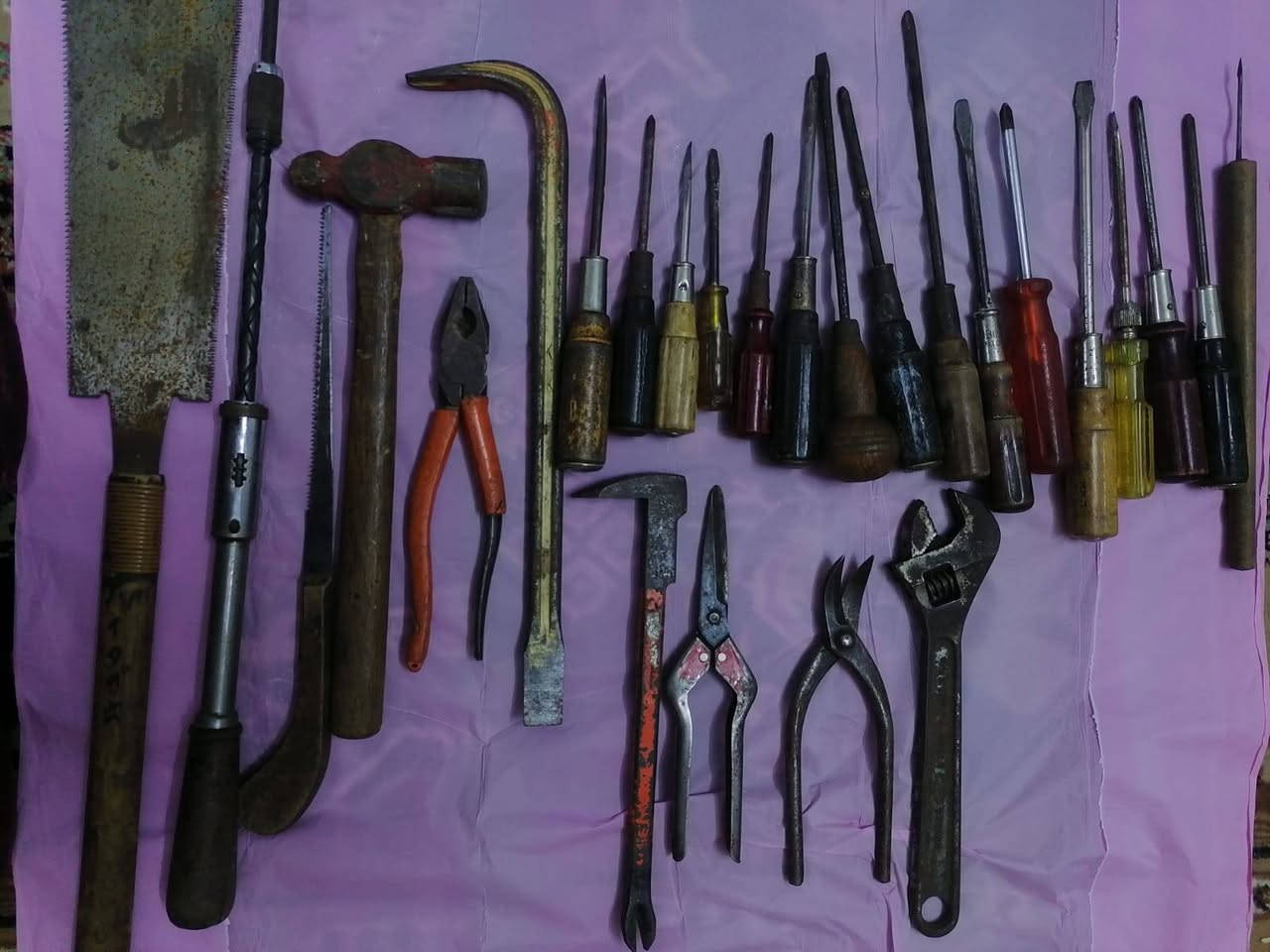 عده نجار  انكليزي  اصلي درجة اولى 26 قطعه سعر 75 الف بشرط اصلي رقمي ***********  عنوان كركوك
