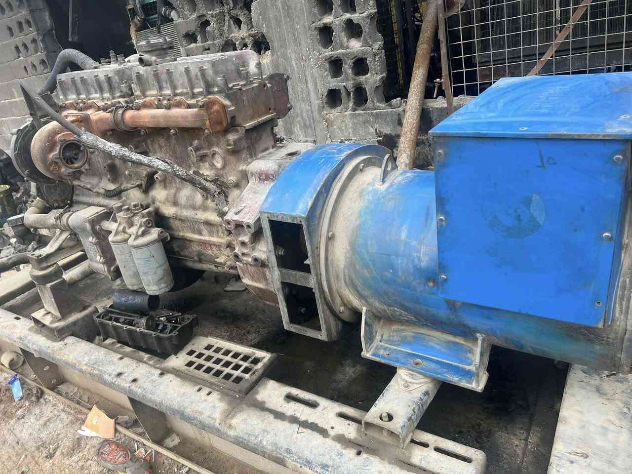 السلام عليكم عندي مولده افيكو. 120 توليد 200 كيفي مولده كايمه. أبيع كوم حديد. بس توليد  مكفول   كمنز 24 ولف   كايمه   تفيد. جناي كمنز. غراض.   سعر كمنز 2 ورقه. افيكو. سعر 22  بدون عمله  أبيع. كوم حديد. ***********
