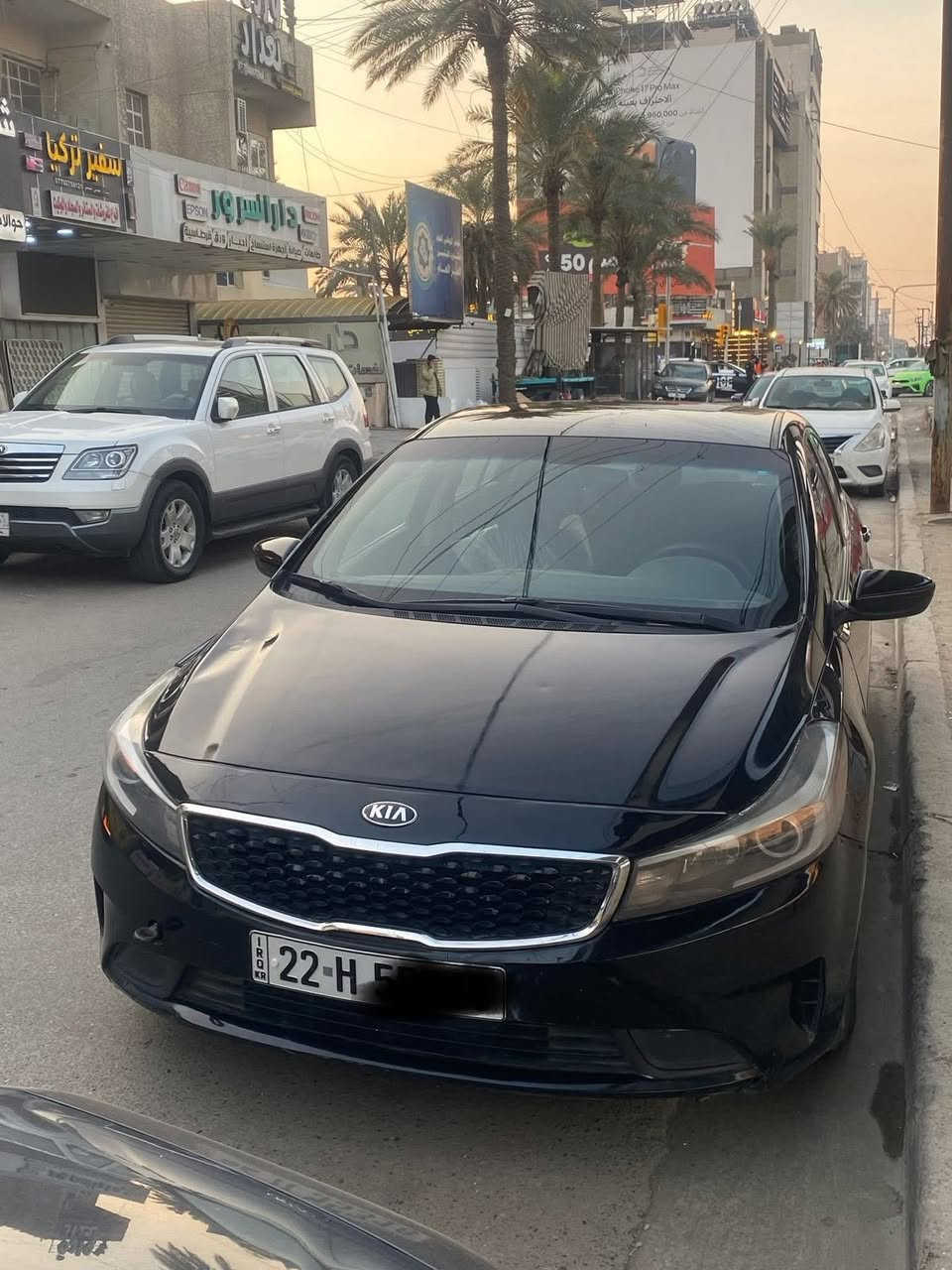 السلام عليكم
فورتي 2018 وارد امريكي حادثها من امريكا سرقه بنيد فقط 
و بل عراق بيها رش صبغ بابتين جهة السايق 
ايرباكات سليمه كلها لغود شواصي سليمه كير محرك كفاله
السعر 117 
مكان بغداد البلديات 
***********
