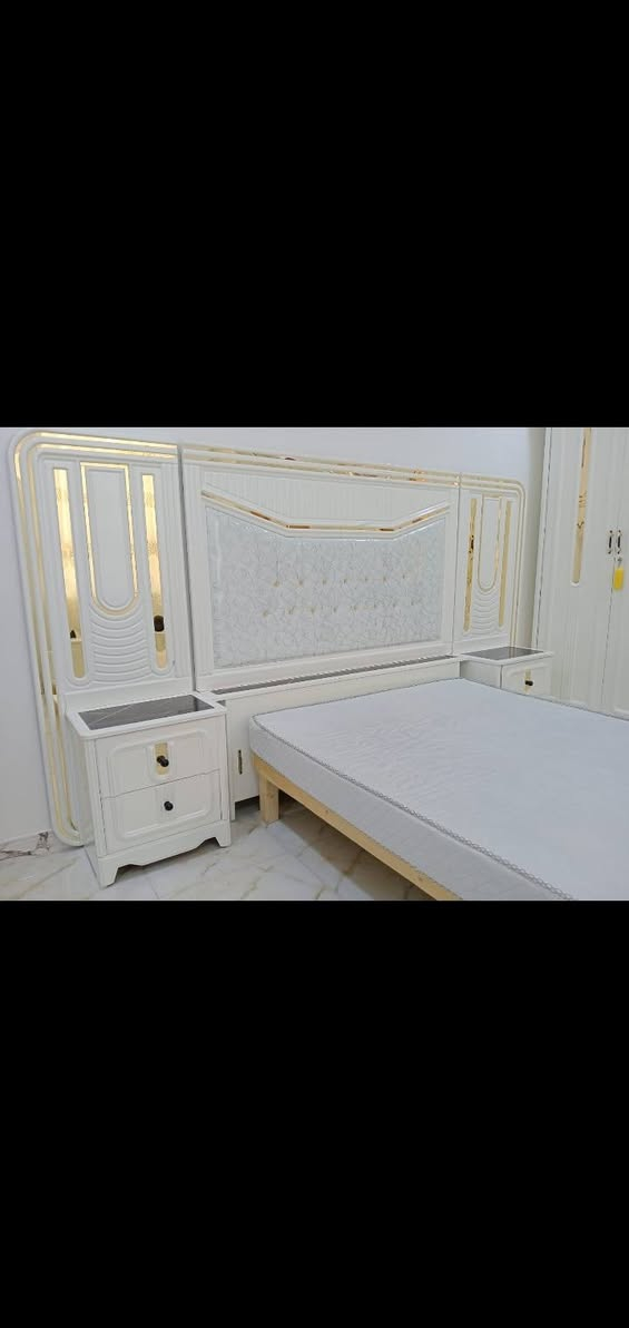 السلام عليكم غرفة اخشاب استخدام شهرين مع مندر نفرين للبيع للاستفسار خاص او الاتصال على الرقم ***********
