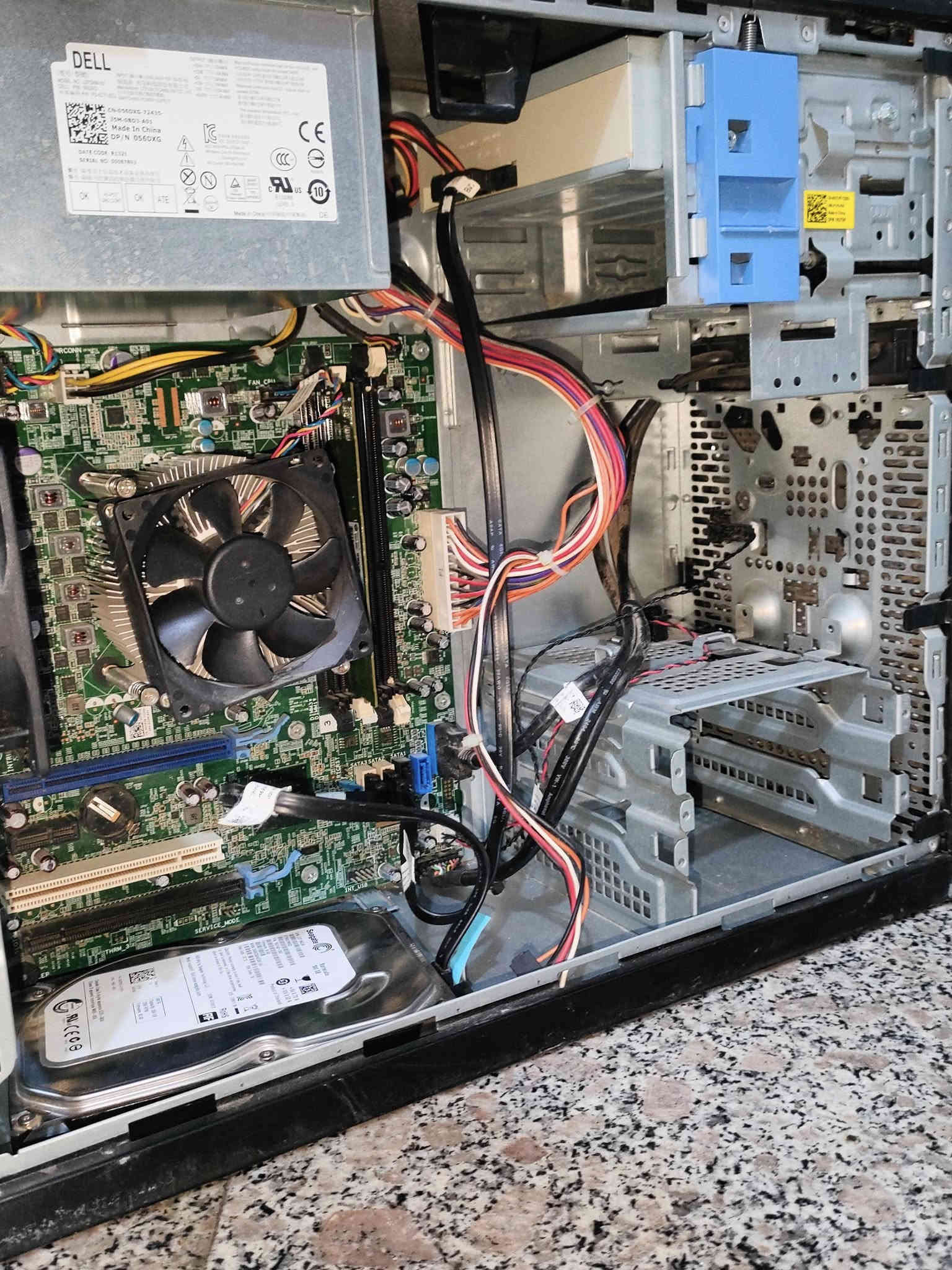 شكد يسوه) سلام عليكم كيس دل للبيع وندوز 10 (مع ماوس وكيبورد وشاشه) 
موصفات المعالج i5 جيل الثالث
الرام 4 
الهارد 500 
مكاني بغداد الاسكان ***********
