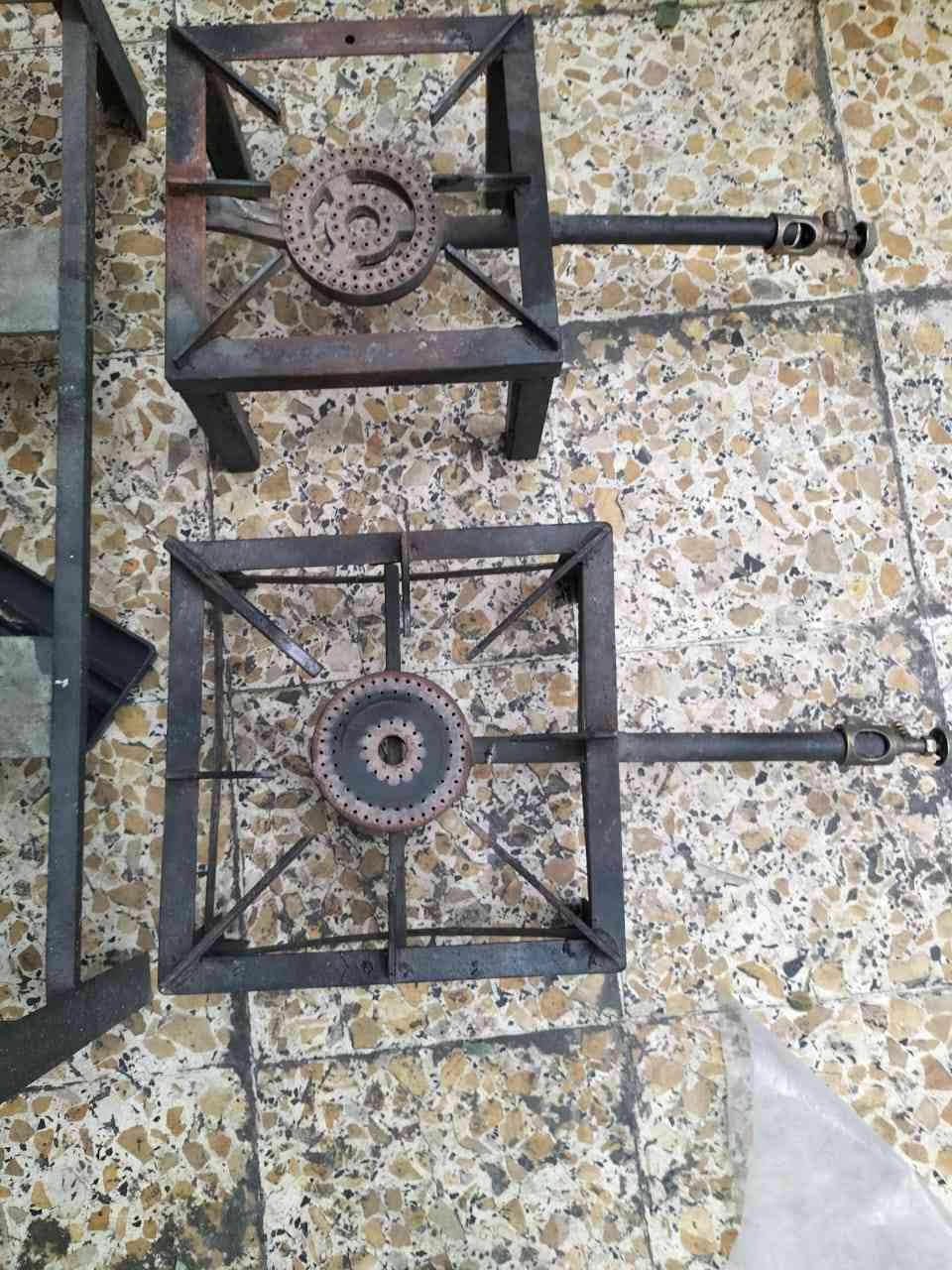 السلام عليكم طباخ عدد 3 واحد ابو ثنين عيون وثنين ابو عين وحده سعرهن كلهن 100 الف وبيها مجال قليل استعمال قليل الله شاهد شغالات وعلى الفحص ناره زركه وقويه عنوان بغداد الرصافه قرب الطالبيه قرب فلكة 83 مقابيل مستشفى ابن البلدي الزهراوي هاتف ***********
