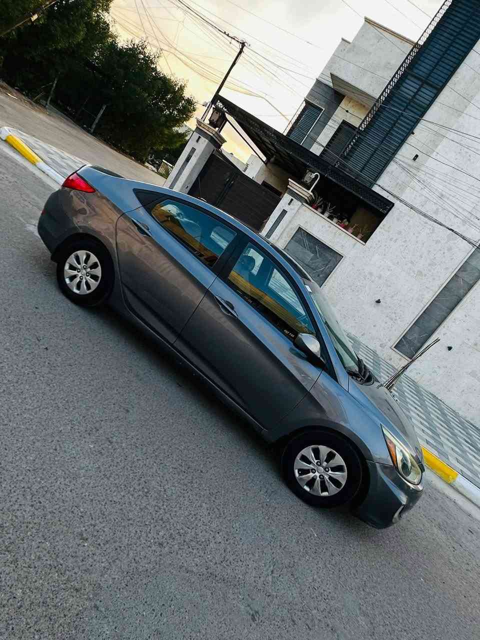 للبيع هونداي أكسنت 2016
رقم بغداد الدولي الجديد 
هزه جديده 
سنويه جديده بأسمي 
محرك 1600 مكفوول
كير اوتوماتيك AT  مكفوول
صدر نظيف مبدله جديد مع مشط ستيرن 
تخم تاير نظيف 
باتري جديد 
جامه اماميه جديده 
تبريد ممتاز جداً
تدفئه ممتازه 
3 سويچات مسويله جدد
داخل رصاصي نظيف
صبغ 3 قطع من امريكا 
ليبل واحد السياره بدون ضرر نهائياً
السعر 93 ورقه 
مكاني الغزاليه 
***********
