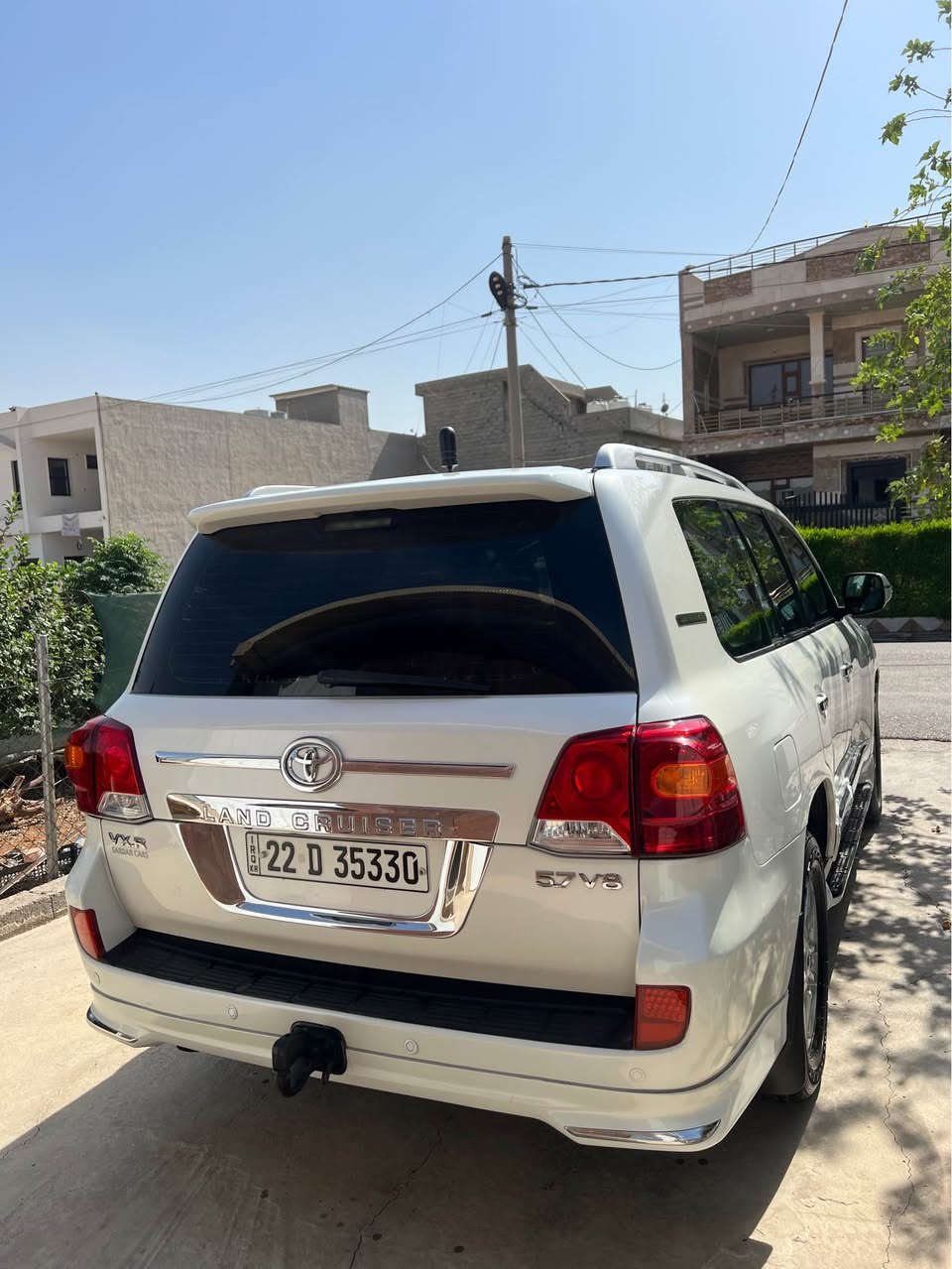 تویتا لاندگرۆز مۆدیل2010مواسەفات VXR مواسەفات لیگزز  جاملخ لای سەکن پشتەوە سبوخە بەبێ ژۆرێ  سەعر٣١٥$ 
*********** أربيل, العراق
