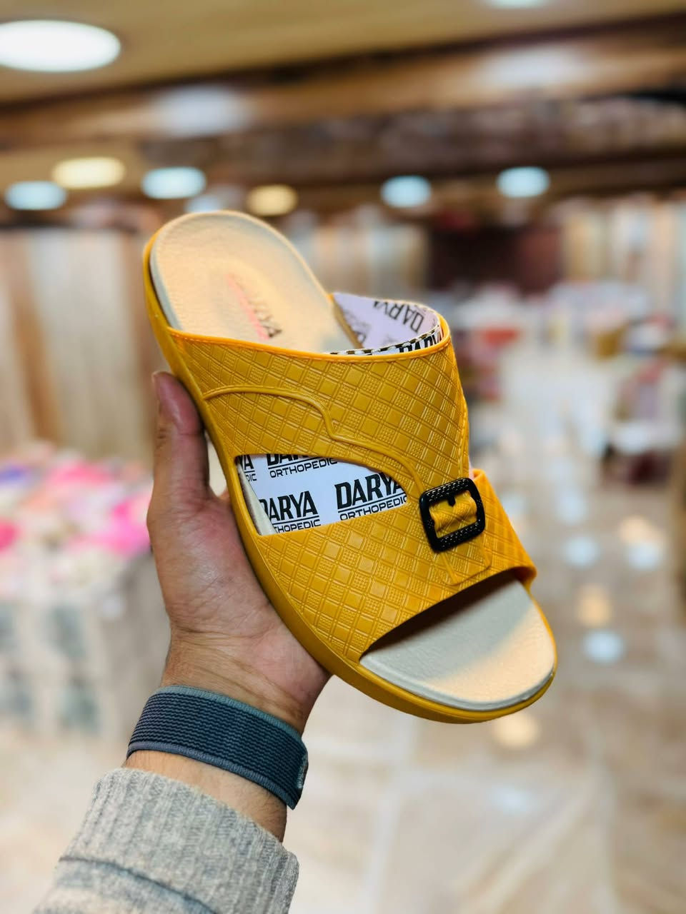 سلام عليكم يتوفر لدينا شحاطات تركي بسعر مناسب السعر 7 الف وتوصيل  مجاني داخل ميسان العماره الشراي خاص وبخدمته *********** وتساب حجز كأفه مناطق ميسان متوفره حجام وجميع القياسات
