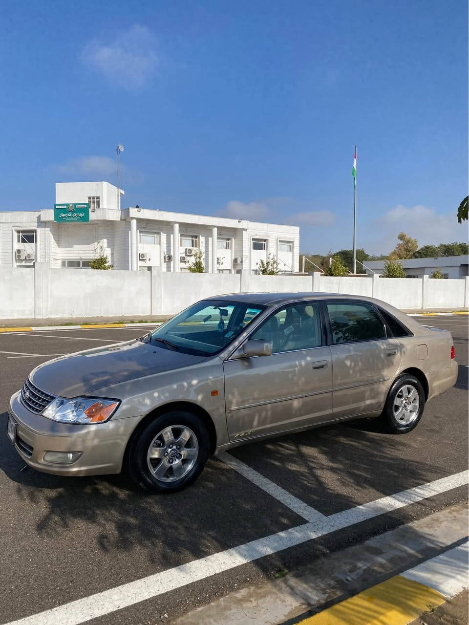 ئةفةلون ٢٠٠١ محةسةن ئارمي پلاستيكي سليماني گيرو مةكينةو تةبريتو كارةباي بةشةرت ويلوتايةو تةقةو رةقةي بةشةرت جركةي تيانية ٣ پارجةي بوياخة. لةسةر ساقي هيجي تري پيوة نية  ناوزةردة  ناو دةري لوكة سعري ٧٣ كةميك مةجال. *********** كالار, السليمانية
