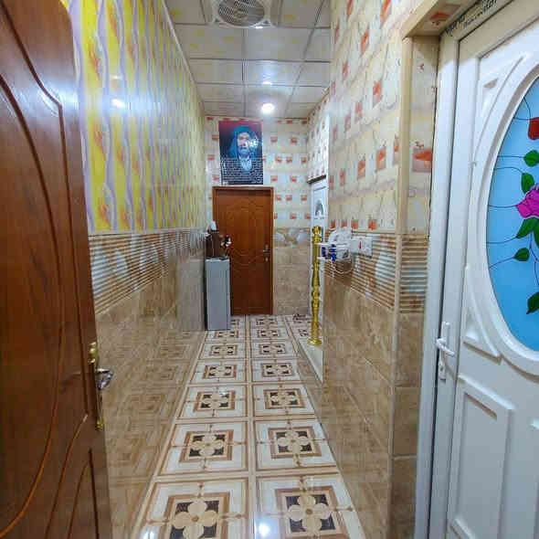 دار طابو صرف عرصه تحويل بأسم المشتري مساحه 125م طابقين يحتوي على 3غرف وديوان ومطبخ وصحيات وكراج السعر105 بي مجال للشراي العنوان البصره ابو الخصيب محيله الشارع الوسطي قرب المدرسه الصفره كل الخدمات متوفر كهرباء ماء تبليط رصيف منطقه وناس راقيه للاستفسار اكثر ***********
