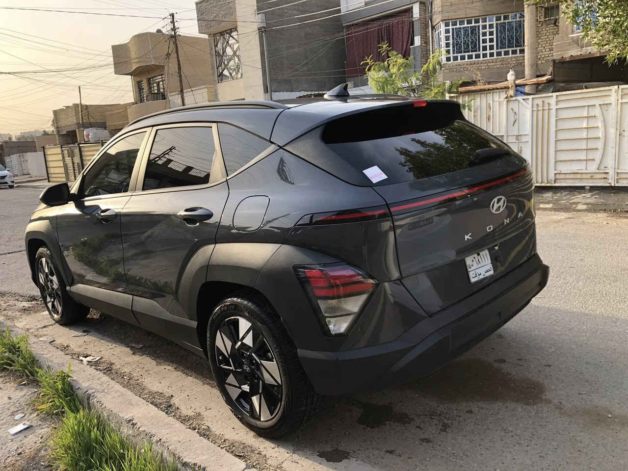 سلام عليكم للبيع هونداي كونا sel موديل 2024 وراد امريكي حادث السيارة بارد بل جاملغ والباب بي رصعات شي قليل موضح بل صورة ايرباك برده فقط دواخل السياره شاشه متصله داخل ابيض قطعتين تبريد رادار جانبي وامامي لد نهاري محرك 2000 بصمتين تشغيل عن بعد بدون رقم للستفسار تصال على الرقم *********** 
***********
مكاني بغداد حي الجهاد
