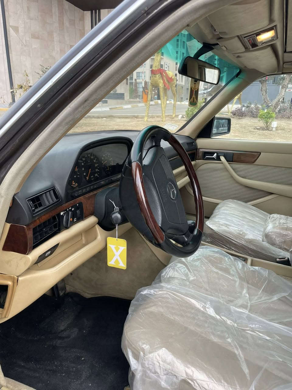 السلام عليكم
للبيع مارسدس se300 قبغ اسود محرك بلادي موديل 1987 ماشيه ١٤٧ 
باب قصير ع ع بلاد السياره بدون خياس قواعد بلاديه غرفه بلاد جديده مصبوغه جماله بدون معجون بدون تبديل ولا قطعه غرفه بيجي مصدفه 
تبريد تدفئه سلايت روف طكتين دبل هورن 
دبل اريل كهرباء ABS صاج ملكي مطعم ماسحات لايت سيدي اوكس ريمون سنتر كتلوك صيدليه 
رقم بغداد انكليزي 11 مميز مع السياره لون جوزي 
هزه جديده تحويل ثاني يوم  السعر ١٢٥ 
للتصال***********
