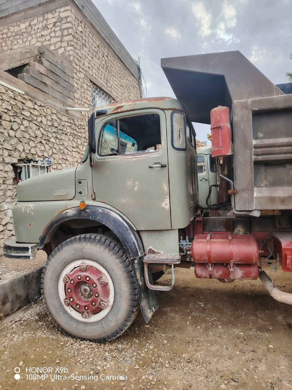 بسم الله الرحمن الرحيم
قجمه تك للبيع موديل 80 رقم بغداد انكليزي
 سياره مطوله تطوله بلاديه قماره بلاديه وضع شركة 
 محرك 55 مكفول من تنقيص او تبخير كير 25 فقسة
اكسل 17 بدي فصال جديد لف ترهم البيع بدي او شاصي
مكان سياره حديثه الانبار 
للاستفسار الاتصال على الرقم

 *********** بي واتساب
