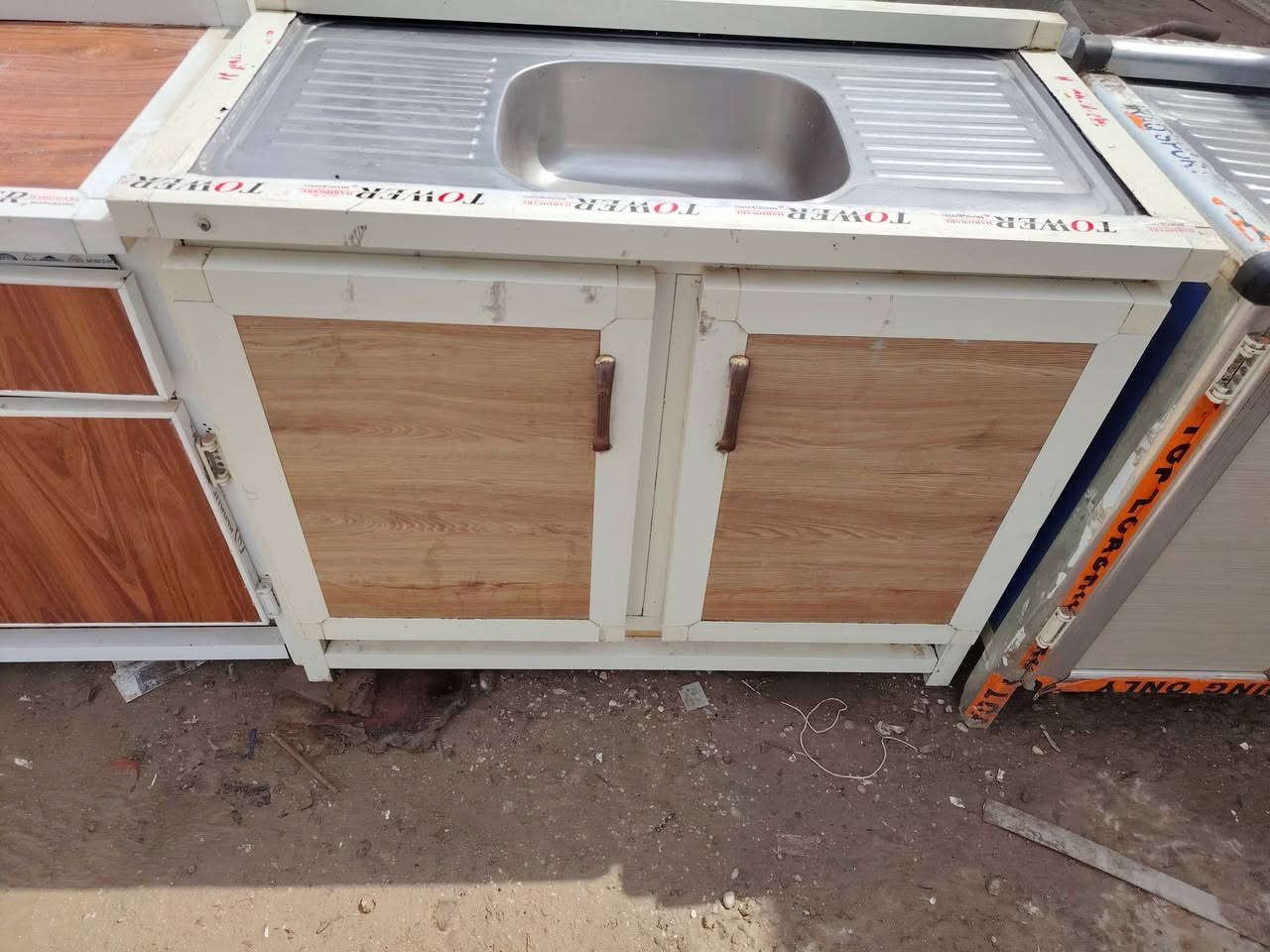 كونترات لبيع كلمن وسعره مكان حله ورديه خارج قرب مستشفى الكفيل وهذه رقمي *********** بيه وتساب ويرهمن مراوس وشتري جميع لكاونترات حتلو مكسر مكيفات سبالت عطلانه شتري
