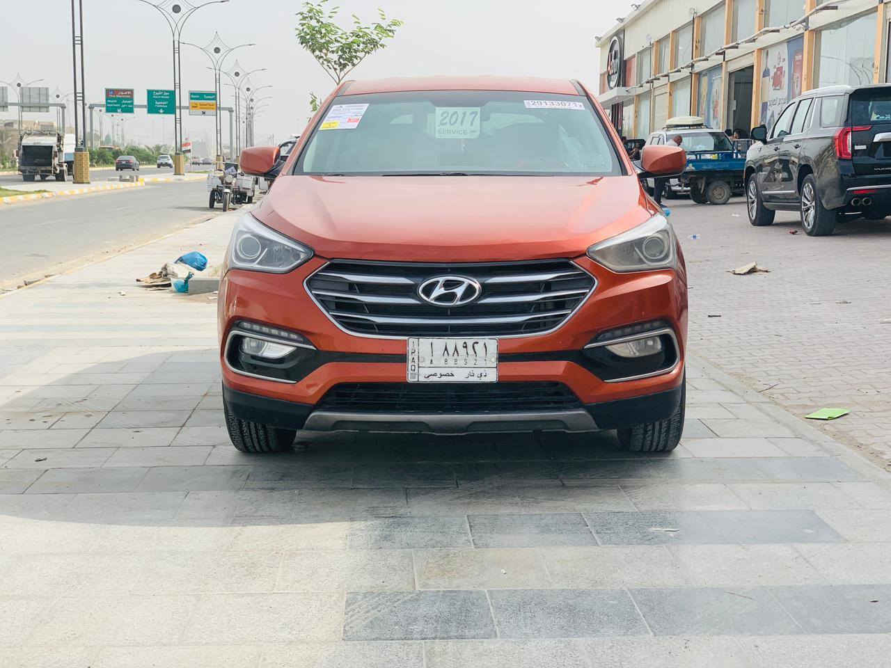 السلام عليكم هونداي سنتافيا موديل ٢٠١٧ ٤ سلندر  رقم ذي قار نكليزي وهزه جديده سنويه جديده تحويل ثاني يوم كتاب الفحص مرفق بالمنشور مكان الناصرية *********** السعر ١٤٠ وبيها مجال
