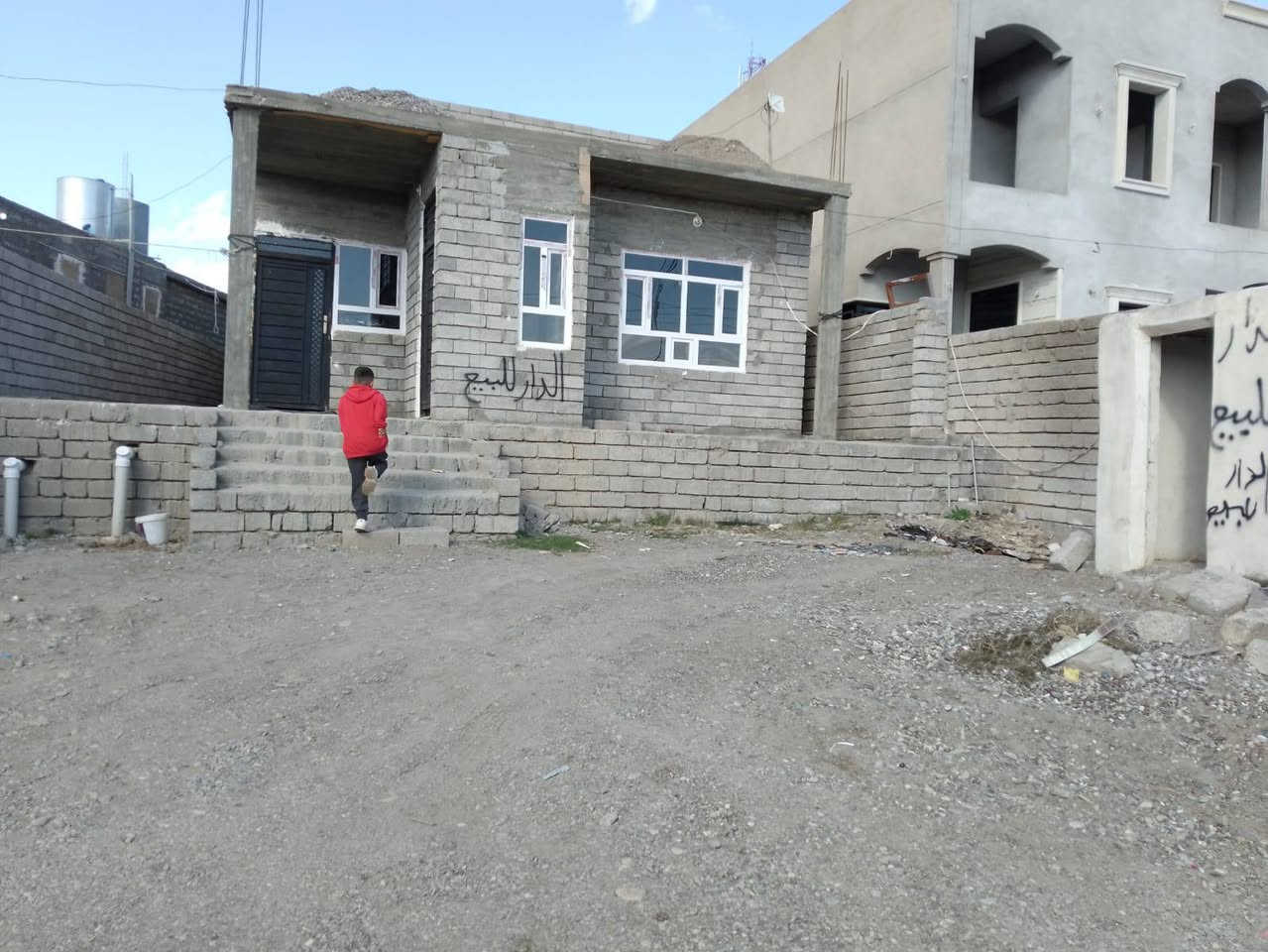 السلام عليكم البيت معروض للبيع سند رسمي مساحة الأرض 256متر المكان تل الماجد البيت  متكون من غرفتين مطبخ وهول وربعه وصحيات داخليه قريب علسوك والمستشفى 5 دقائق مشي  خريطة البناء طابق ثاني
السعر المطلوب 55مليون وبيه مجال شي قليل 

الاتصال على الرقم ***********

***********
