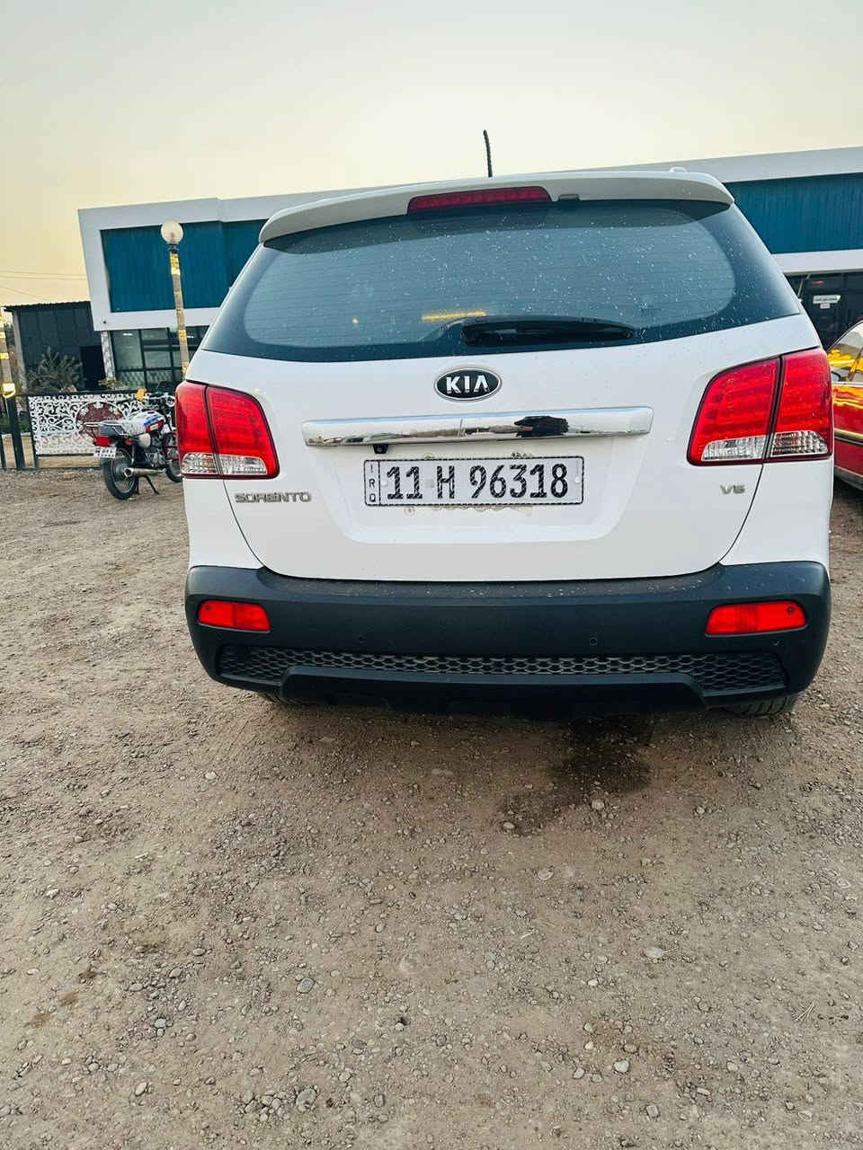 السلام عليكم للبيع كيا سورنتو 2013 وارد خليجي  6 سلندر سياره فول موصفات واحد على واحد بصمه بنرامه حساسات أمامي وخلفي كشنات كهرباء وجلد كامره خلفيه لايت زنون السياره بعدهي جديده رقم بغداد الإنكليزي بأسمي سنويه (2030) مشروع وطني غرفه جديده تبريد ثلج ٣قطع 7راكب ويل كب سياره جاهزه من كلشي كهربائيات كلها شغاله السياره بيه بارد شبرين بلبنيد وبلجاملغ وبيناتنه سونار السعر ١٦٨ ورقة وبيه مجال ان شاءالله هذا رقمي *********** مكاني بابل مشروع المسيب بيع فقط
