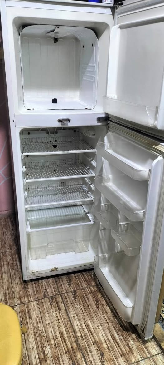 السلام عليكم
ثلاجه للبيع نضيف تبريد والتجميدفول
حجم وسط 
كوت انوار الصدر
اتصال ***********
او ***********
