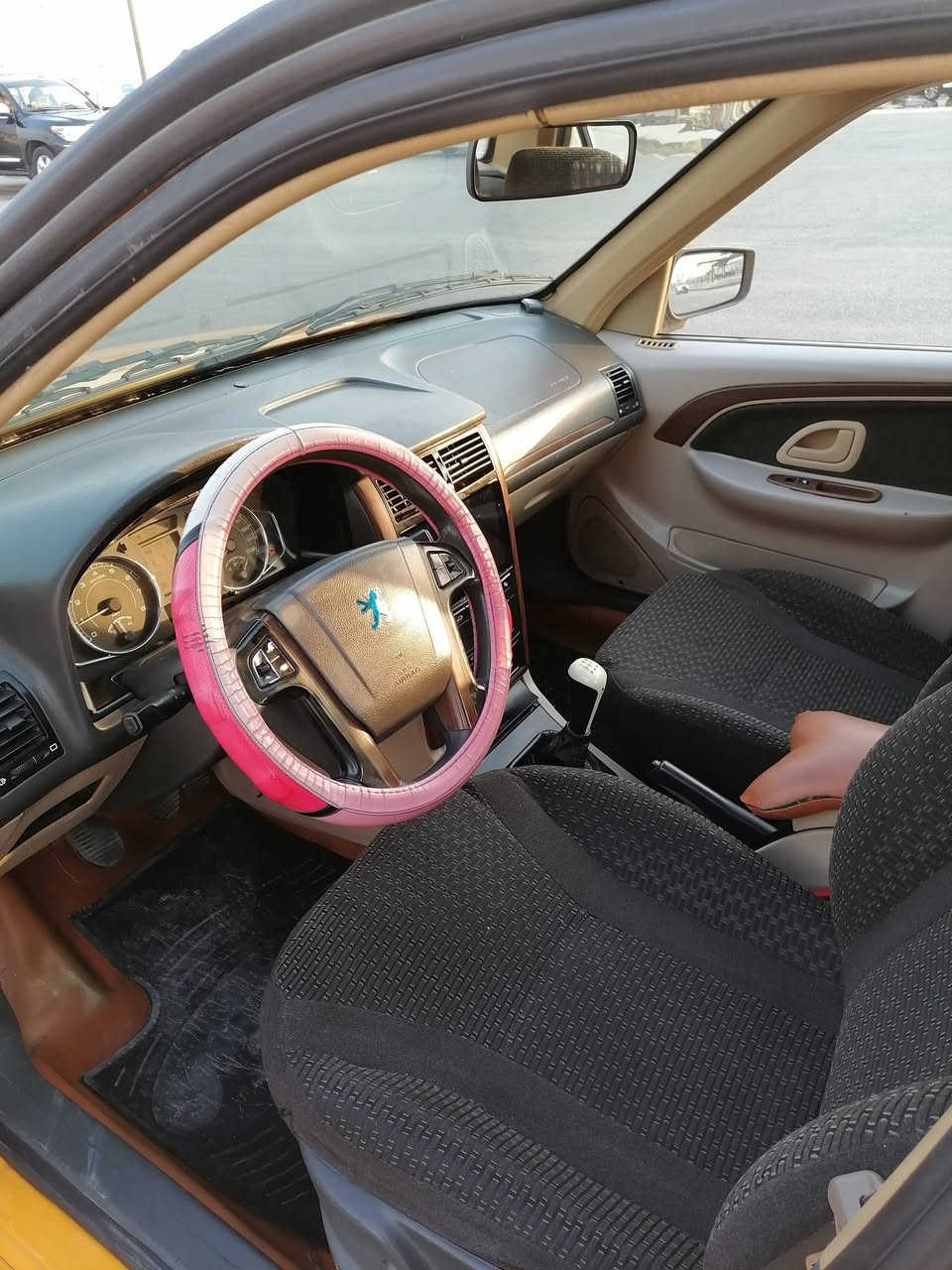 السلام عليكم بيجو بارس 2018 السيارة بيهة ضربة من الخلف الصندوك والدعامية تبديل اصلي شركة نفس اللون والجاملغ الخلفي واحد بي بارد والثاني صبغ الحوض بي تعمير شغل مرتب السيارة شادلهة مكينة كامله شركة هيا والكور ولكلج قبل تقريب 4 اشهر تبريد ثلج السيارة نضيفة الله شاهد اي نقص ما بيها منظومة غاز شادلها مكان السيارة بغداد السعر 52 رقم الهاتف ***********
