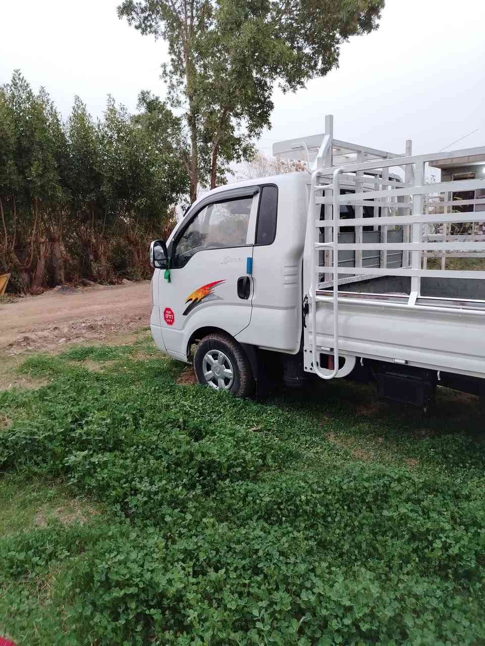 السلام عليكم كيه حمل 2012 سياره جاهزه خير من الله حداديه مكينه تدفىه تبريد ***********
