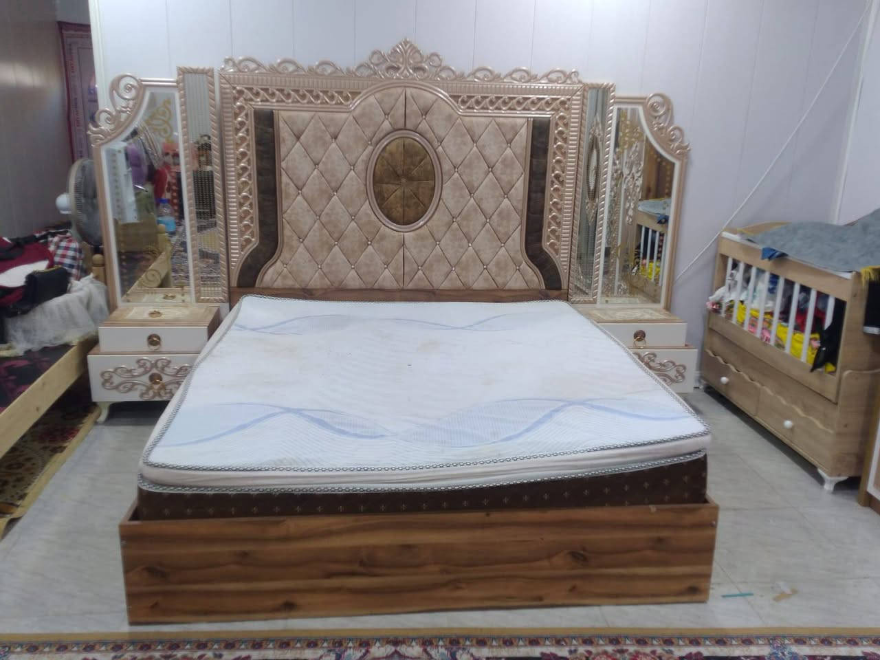 بسم الله الرحمن الرحیم متوفر غرفه ترکی مستخدمه کلش نظیفه 
العنوان: التآمیم الدواچن 📍
للتواصل: ***********
